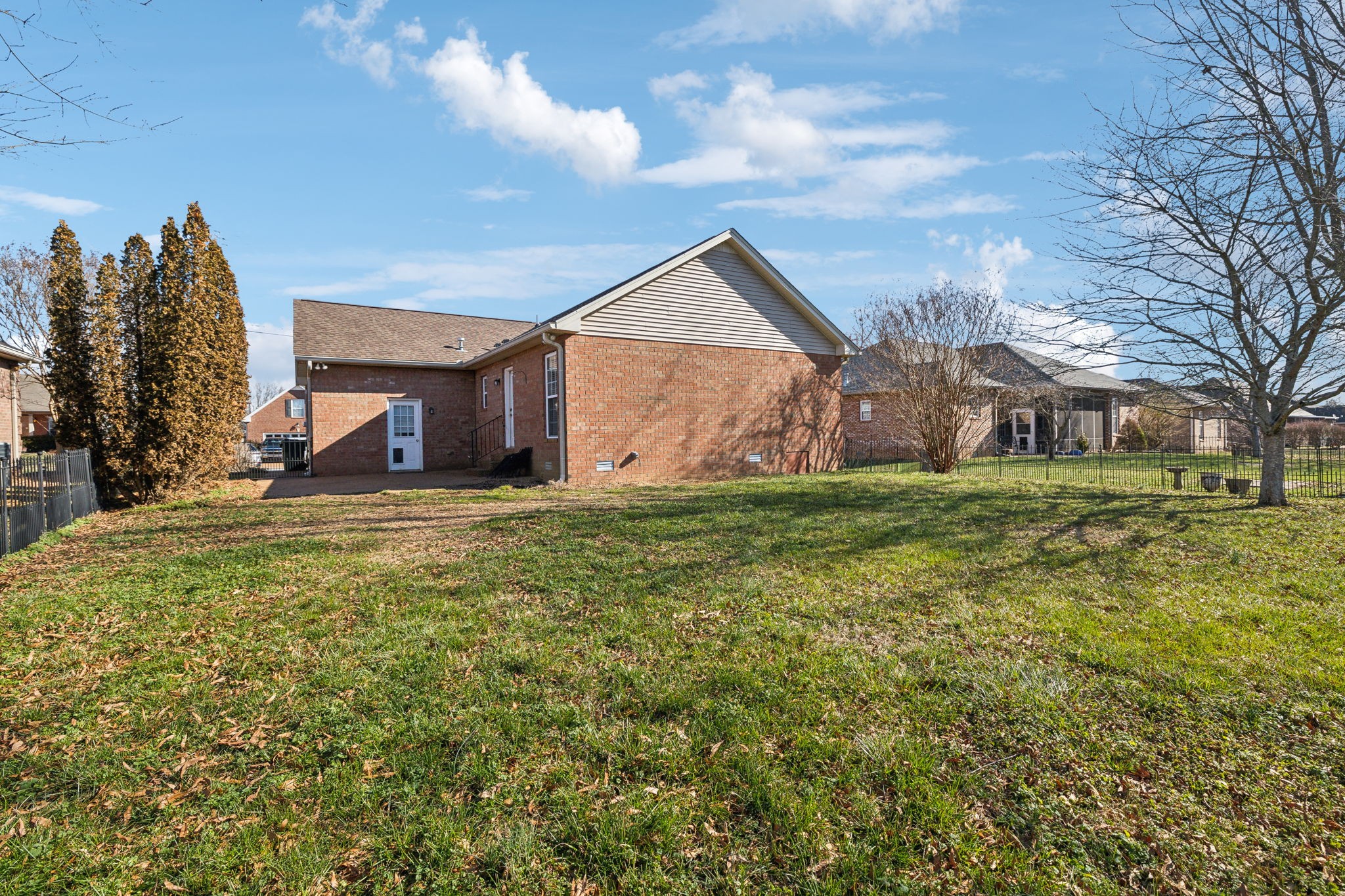 657 Community Ct