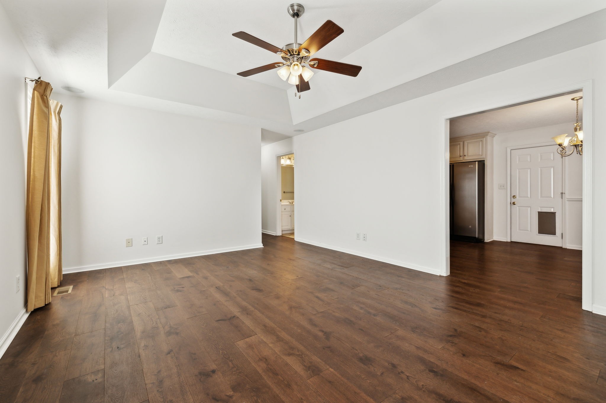 657 Community Ct