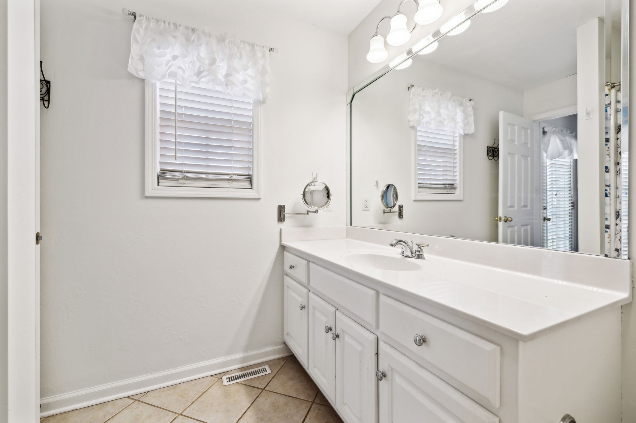 657 Community Ct