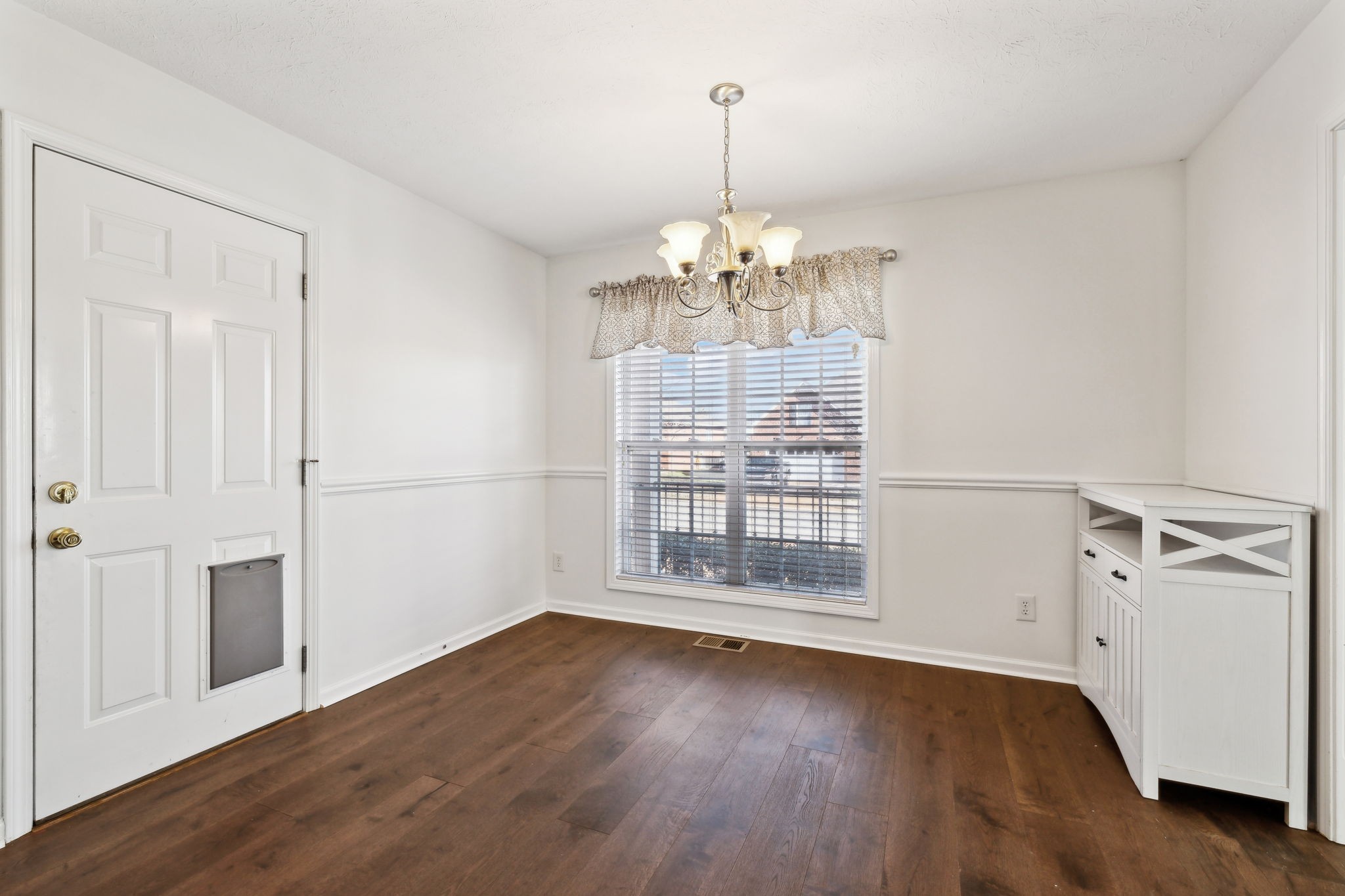 657 Community Ct