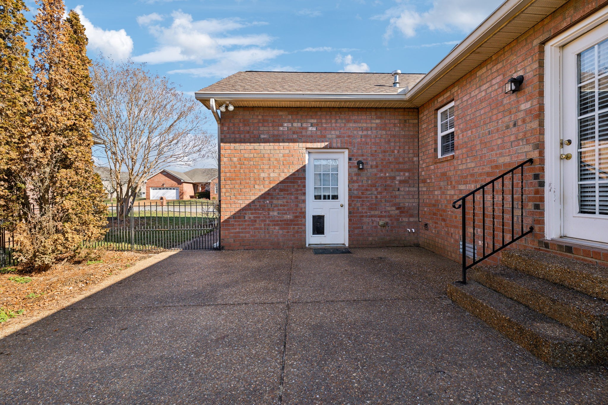 657 Community Ct