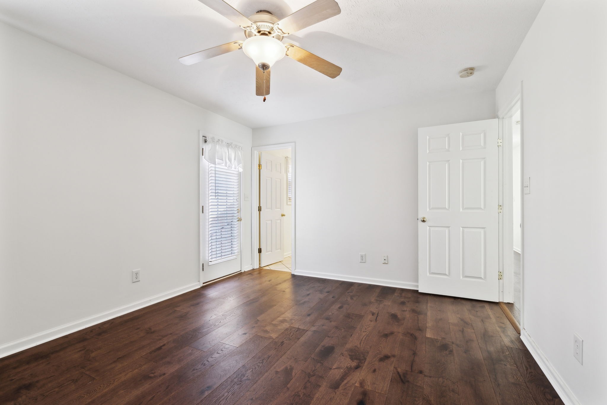657 Community Ct