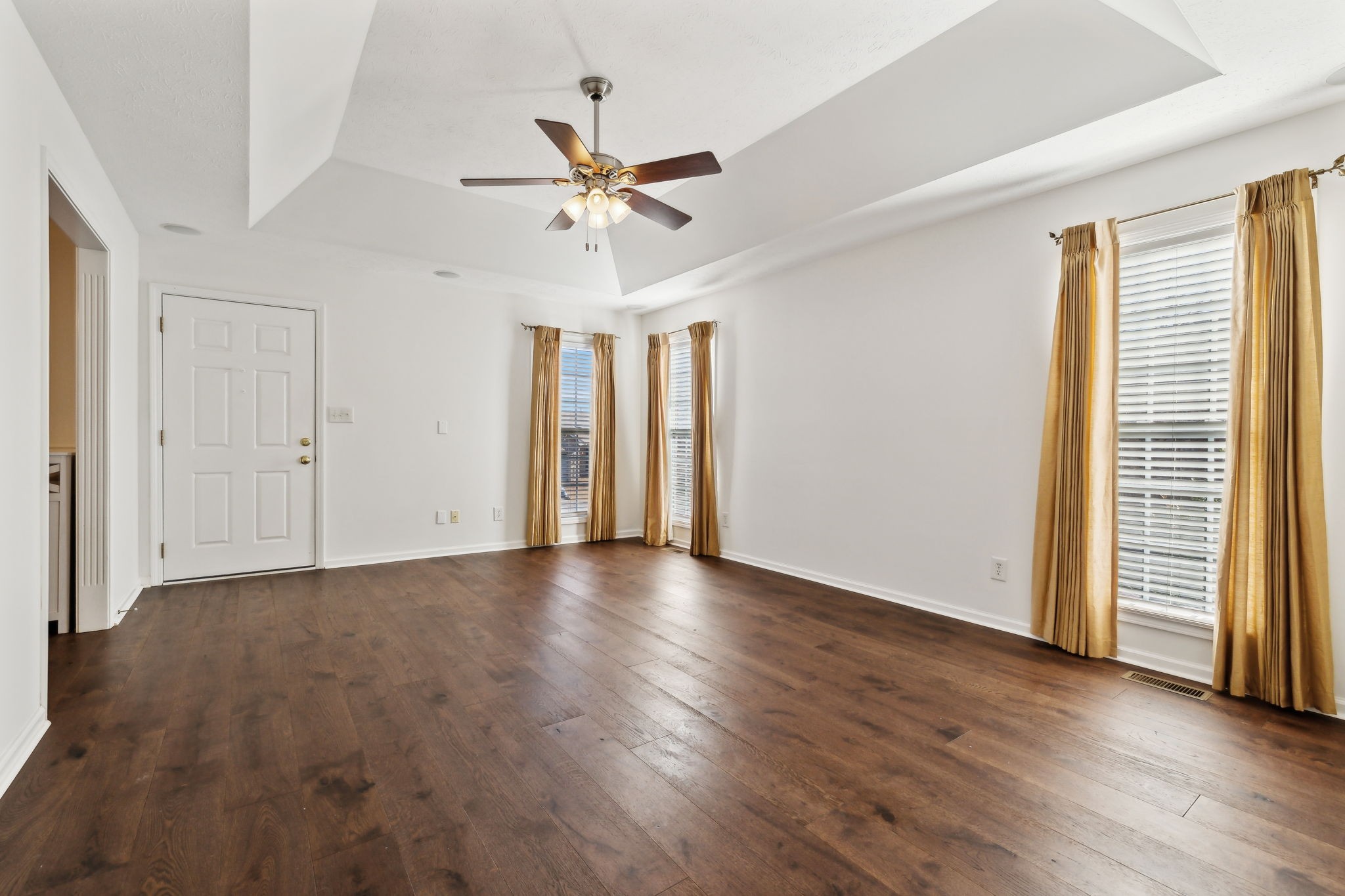 657 Community Ct