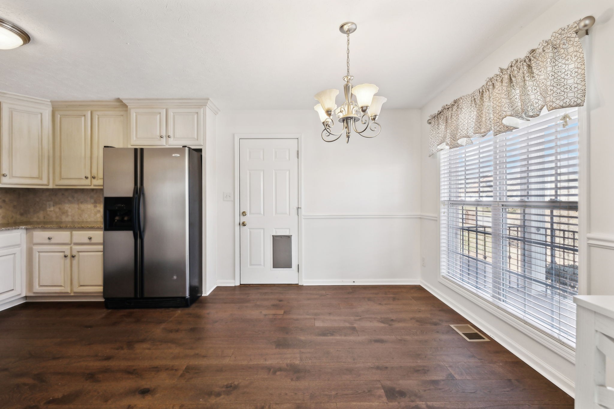657 Community Ct
