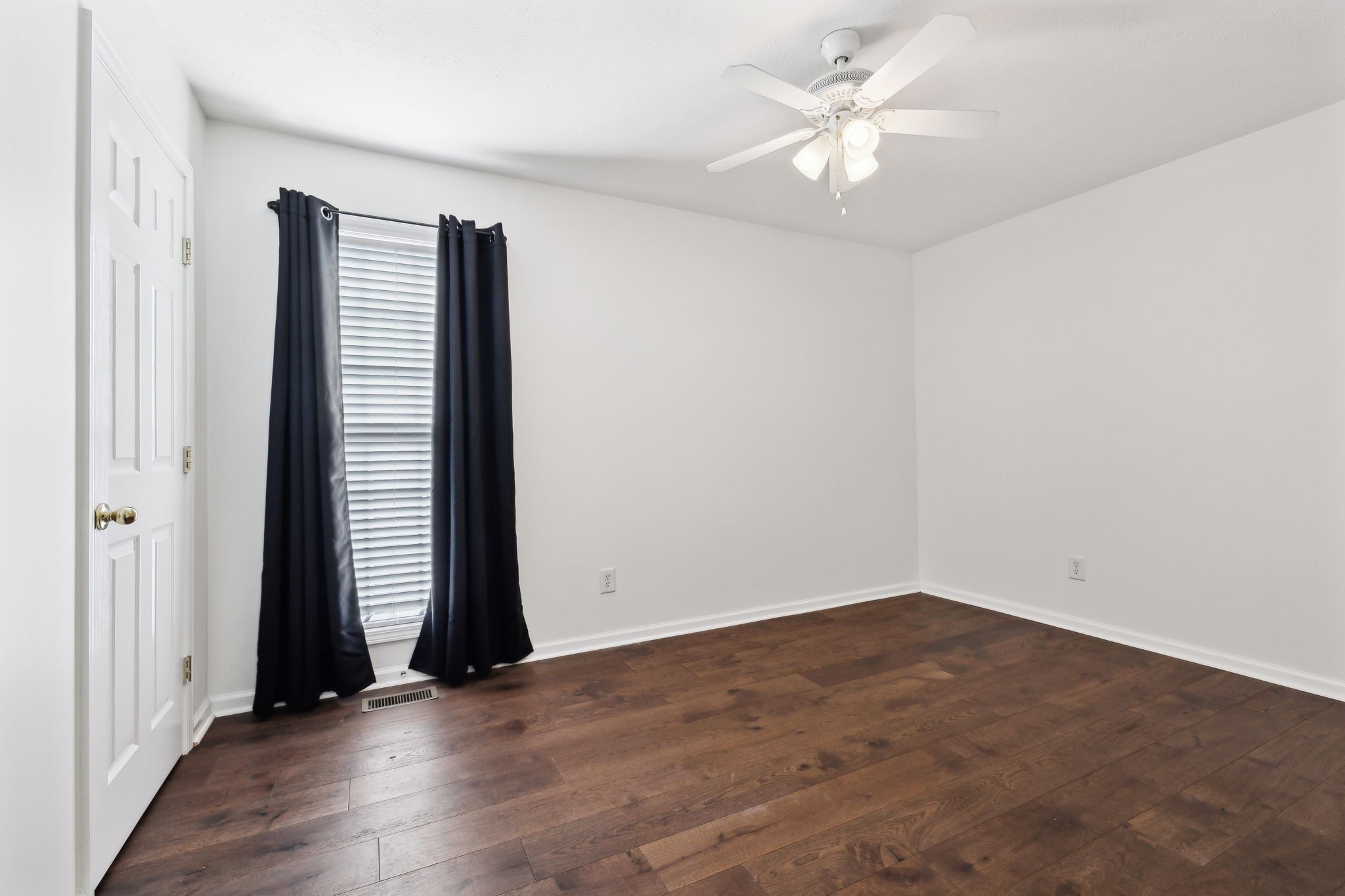 657 Community Ct