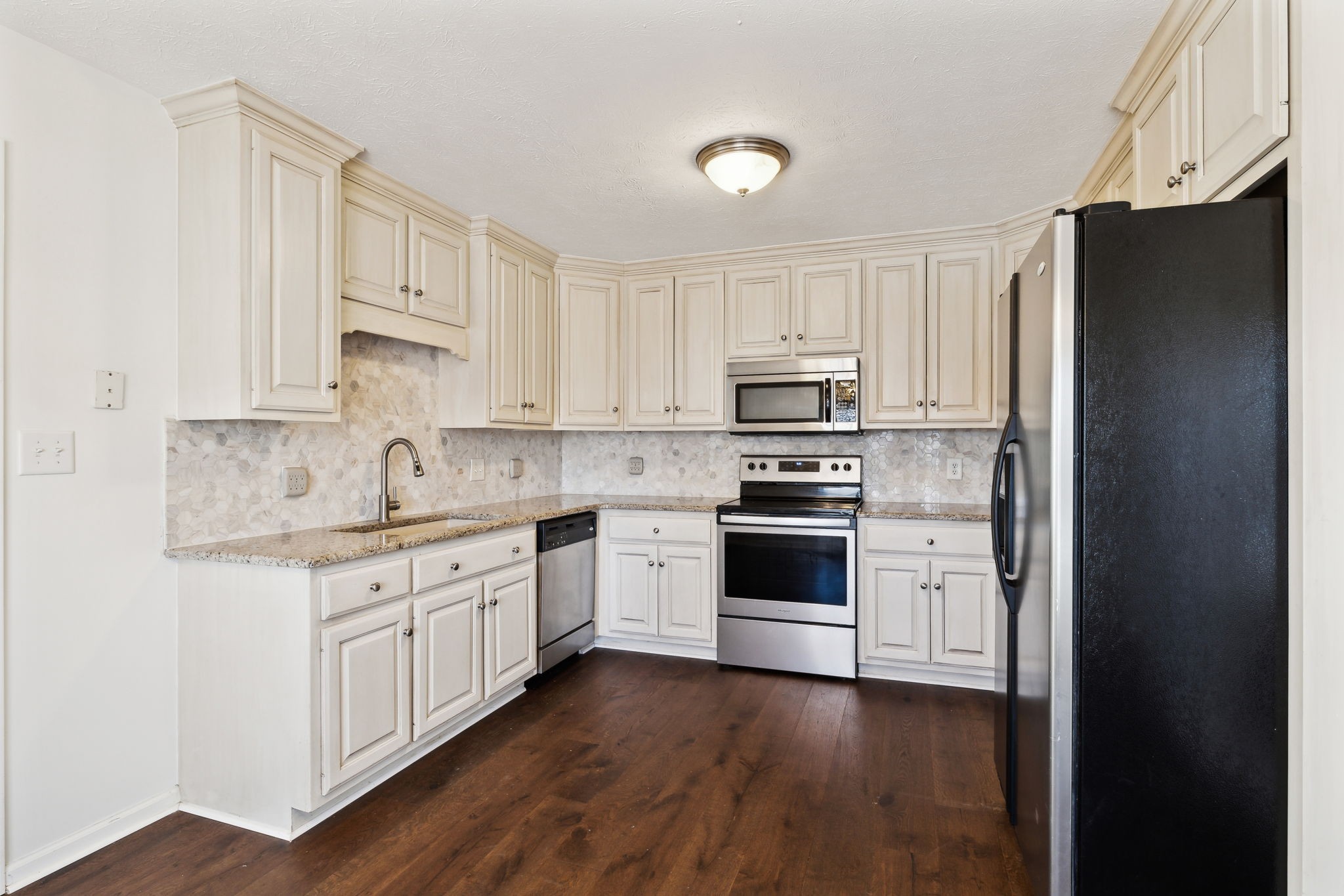 657 Community Ct
