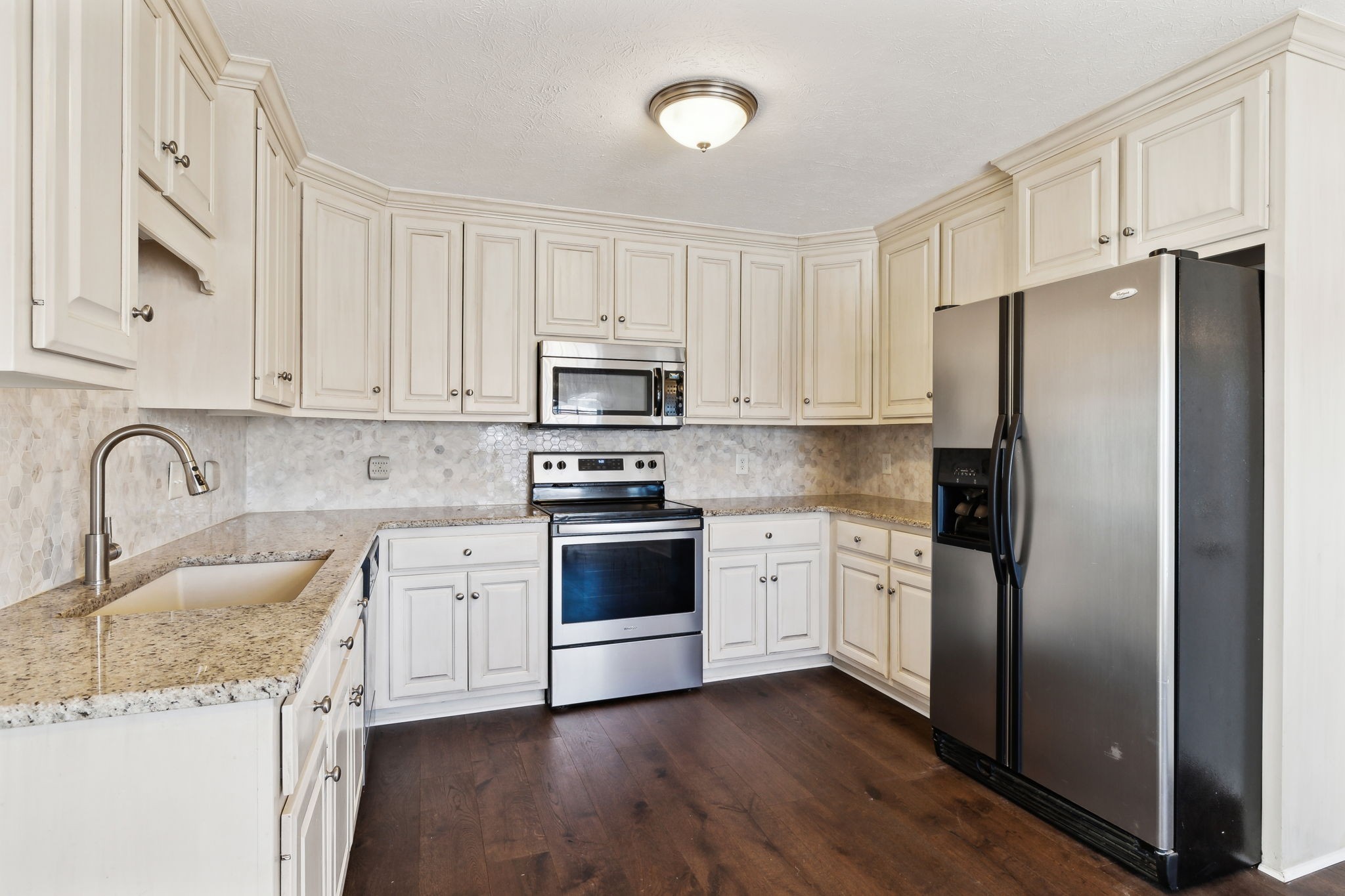 657 Community Ct