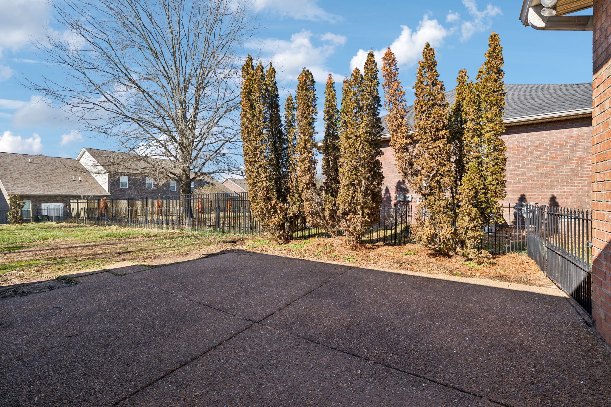 657 Community Ct