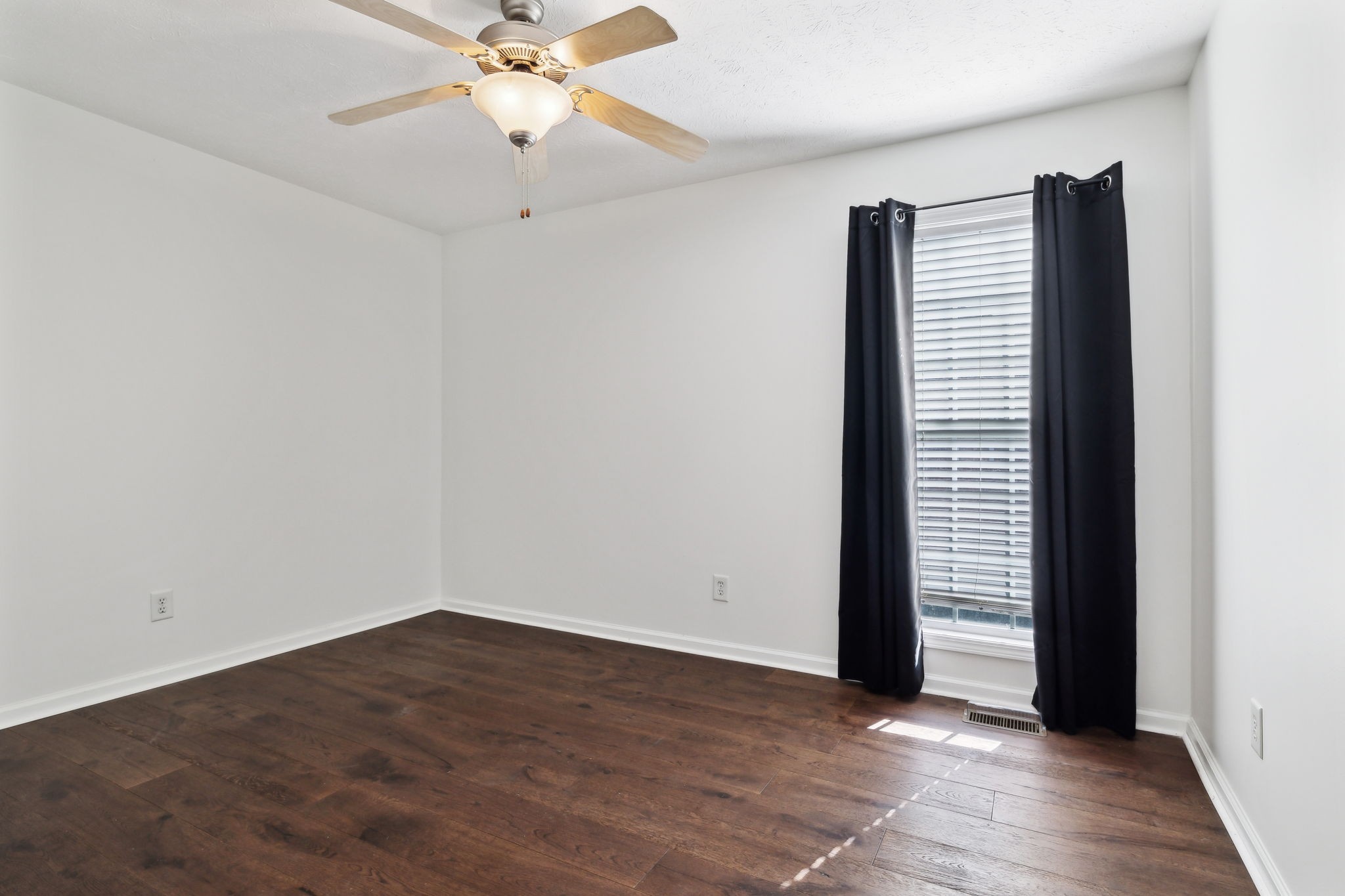 657 Community Ct