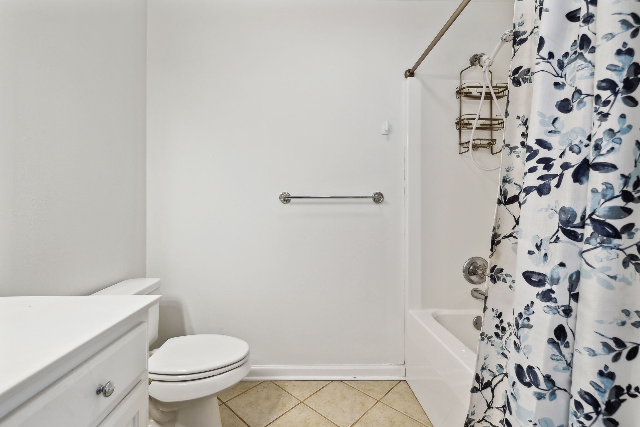 657 Community Ct