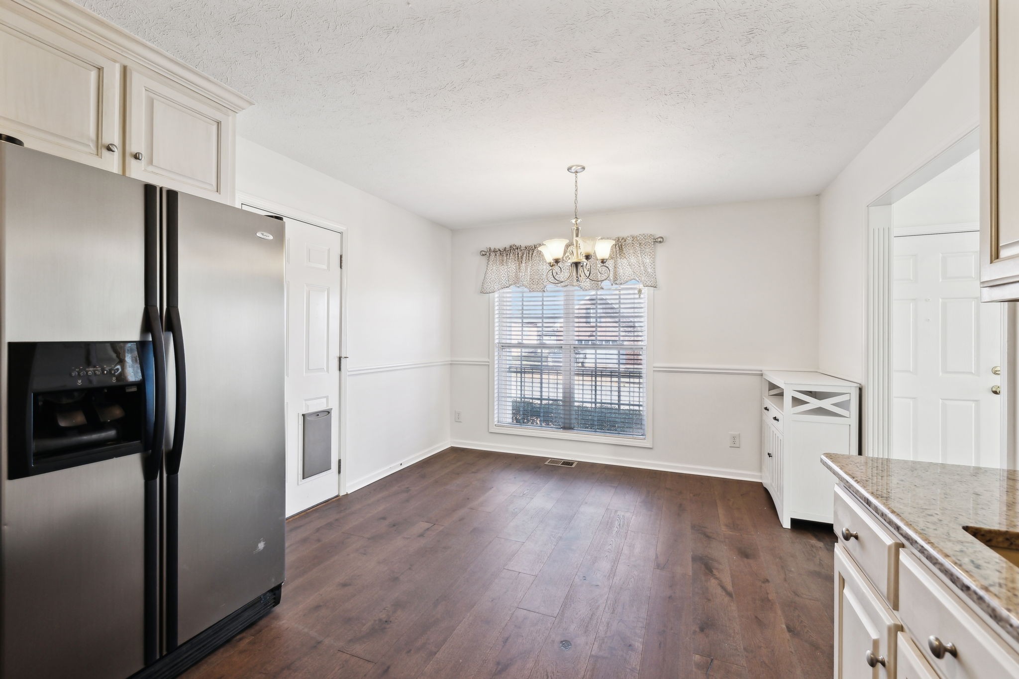 657 Community Ct