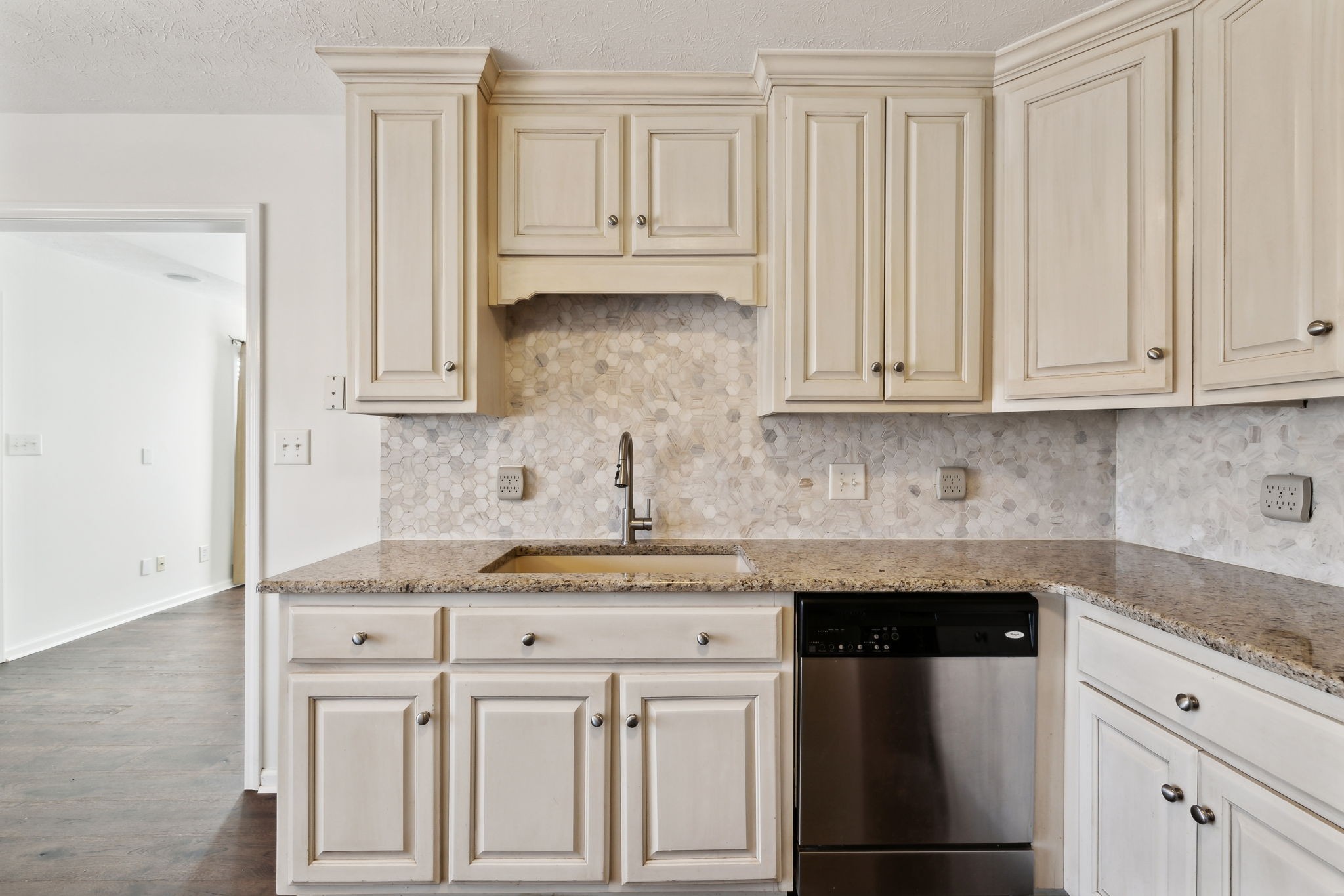 657 Community Ct