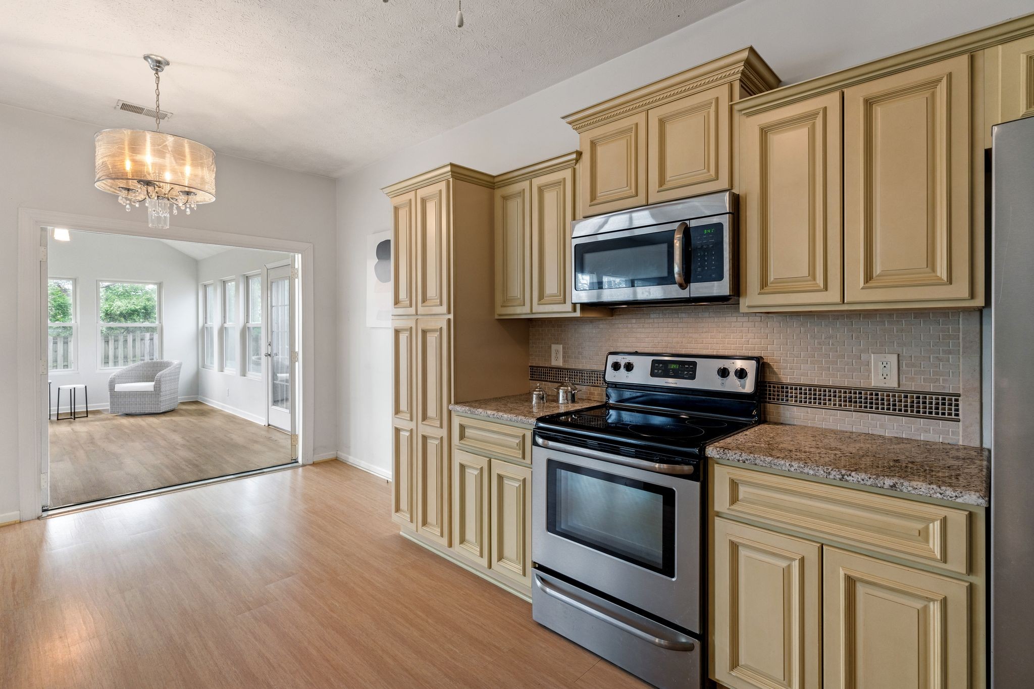 1007 Whitley Pl