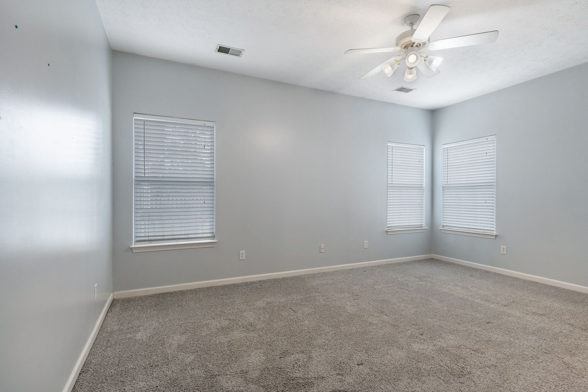 1007 Whitley Pl