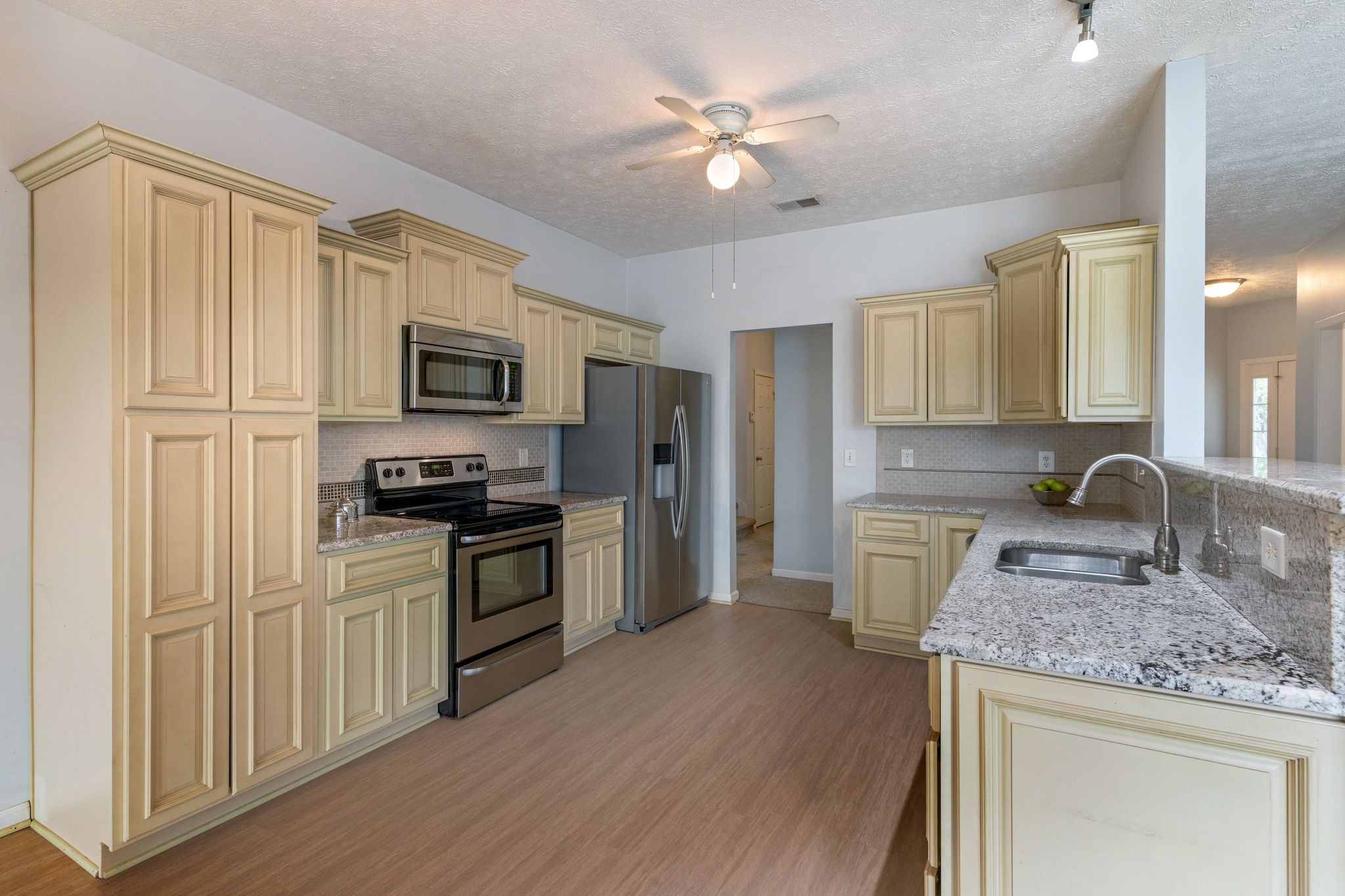 1007 Whitley Pl