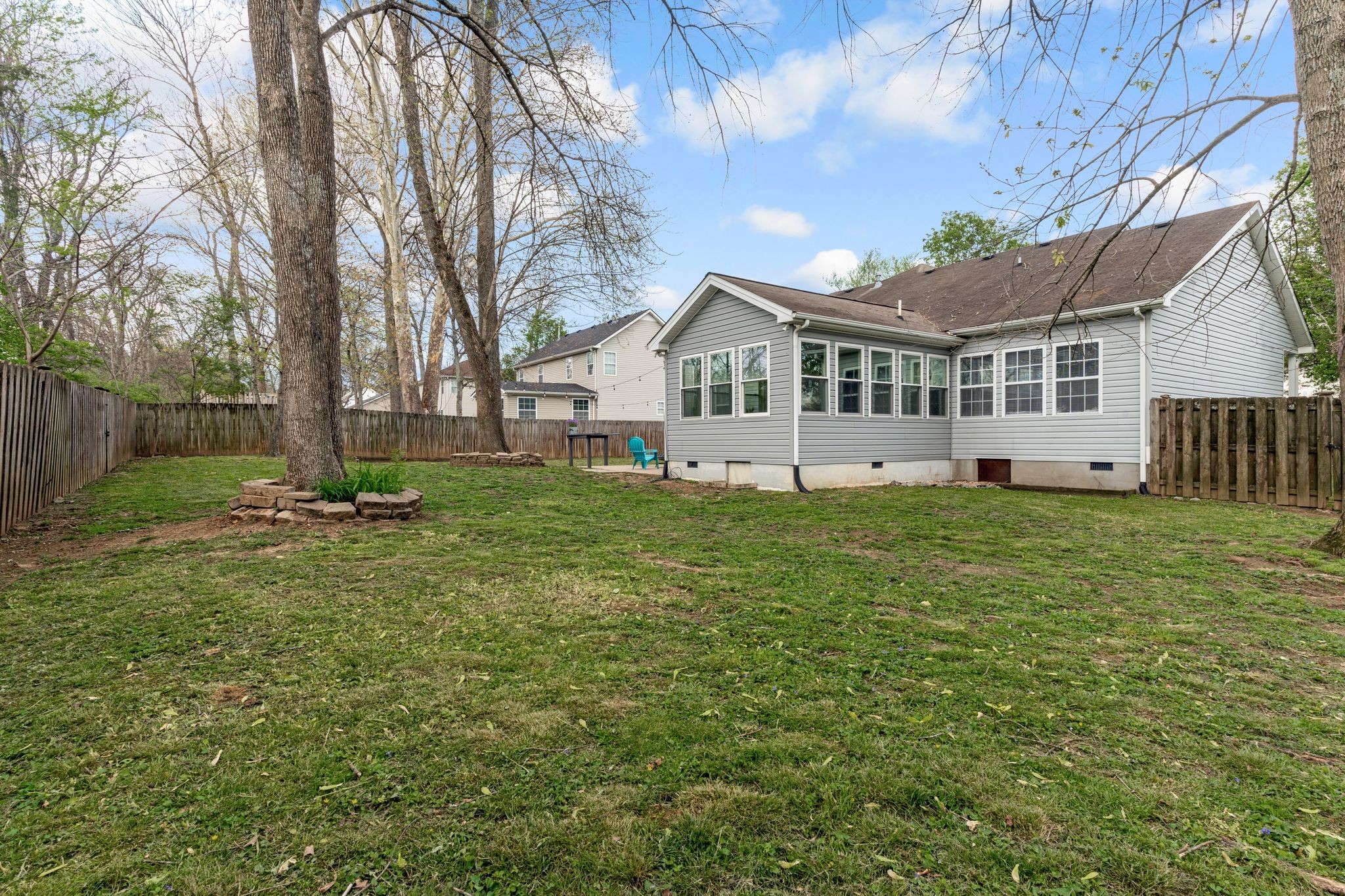 1007 Whitley Pl