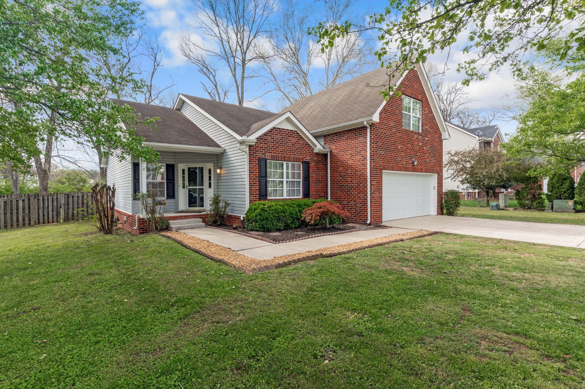1007 Whitley Pl