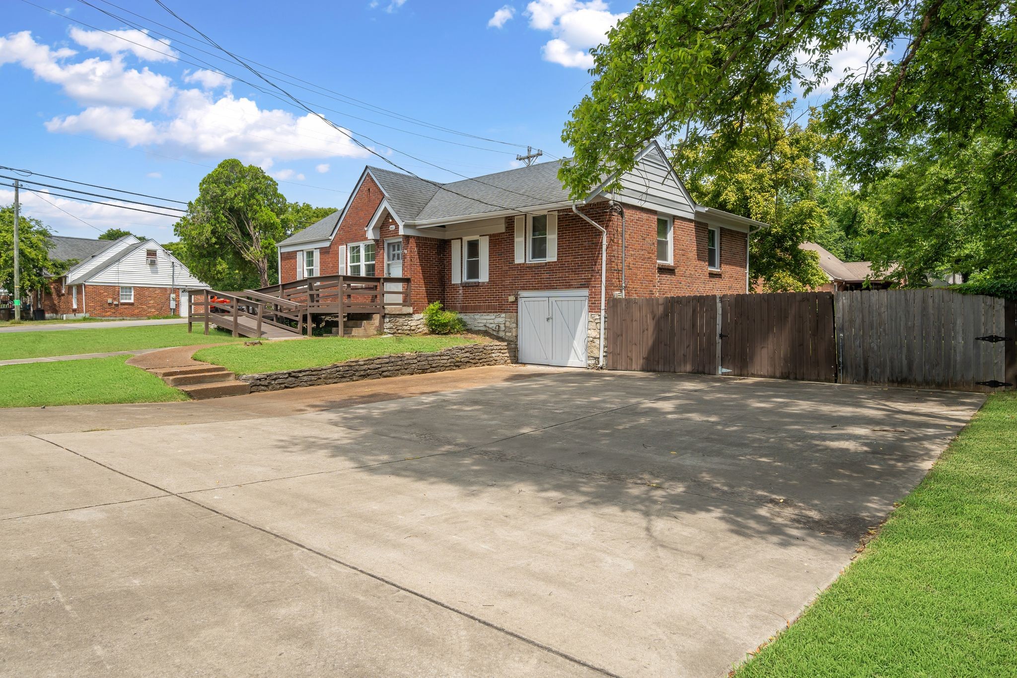 401 Neelys Bend Rd