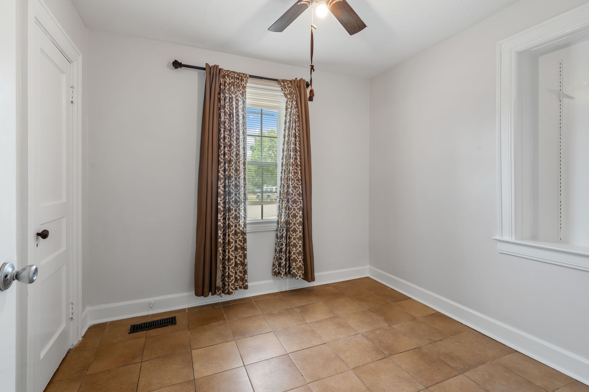 401 Neelys Bend Rd