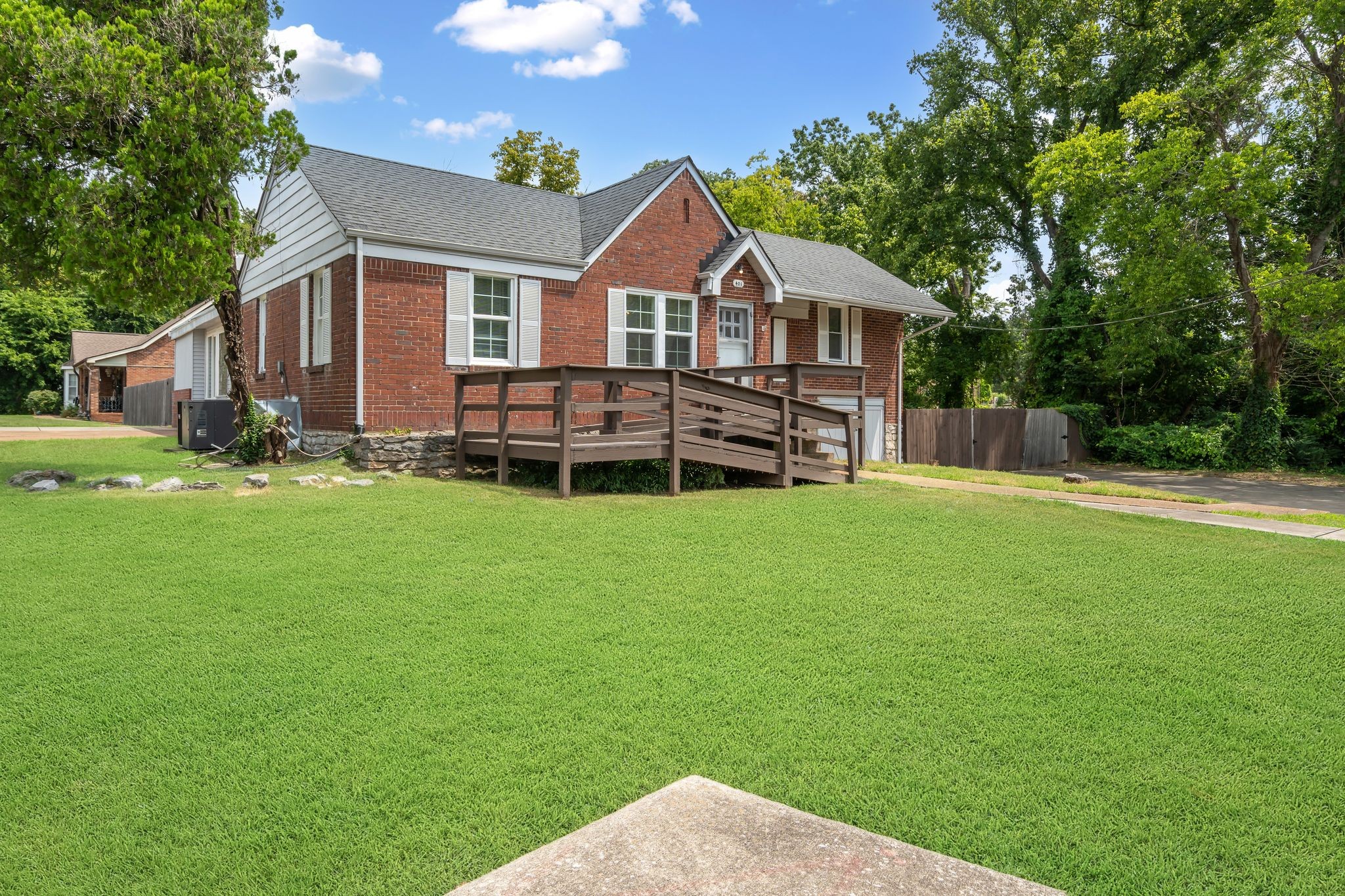 401 Neelys Bend Rd