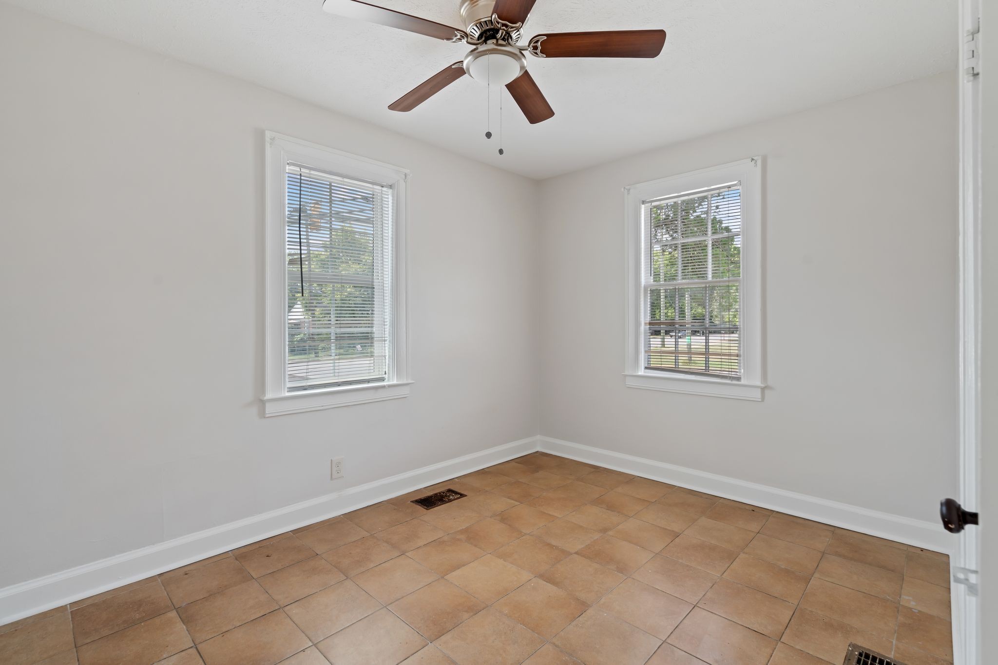 401 Neelys Bend Rd