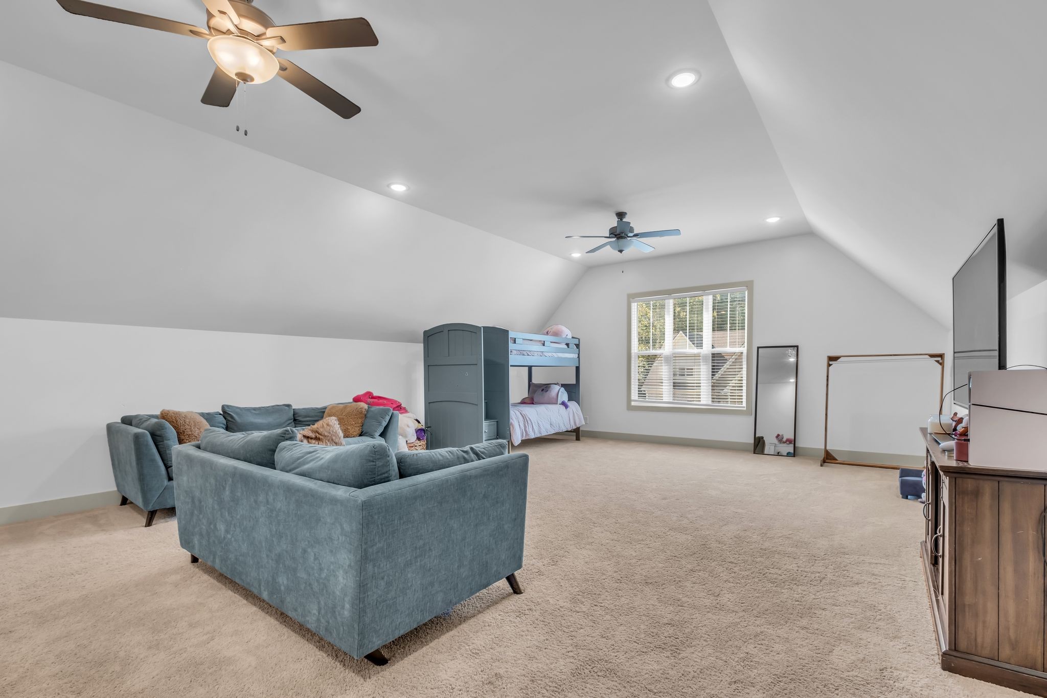 807 Ridgestone Pl