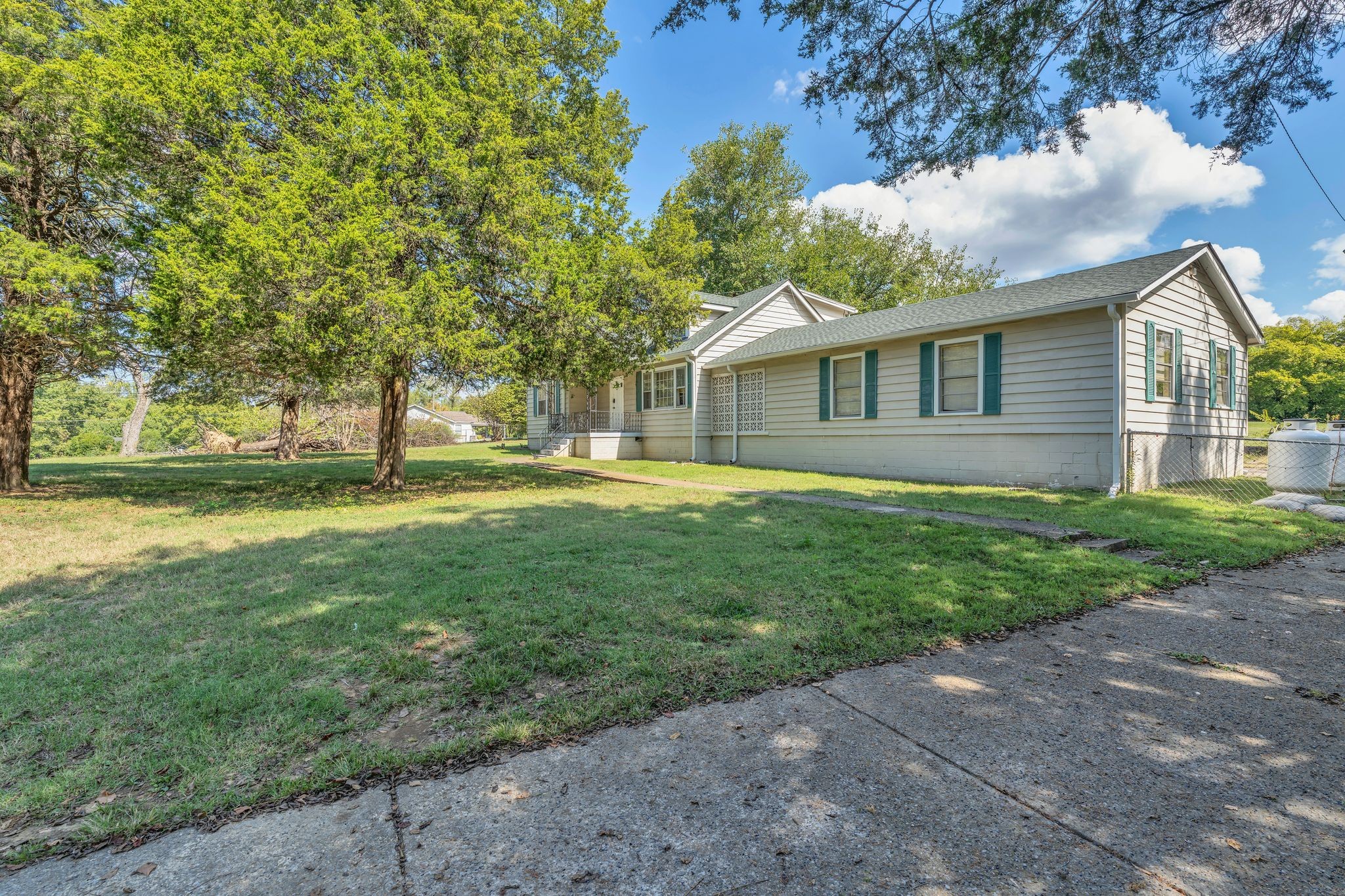 5616 Clarksville Pike