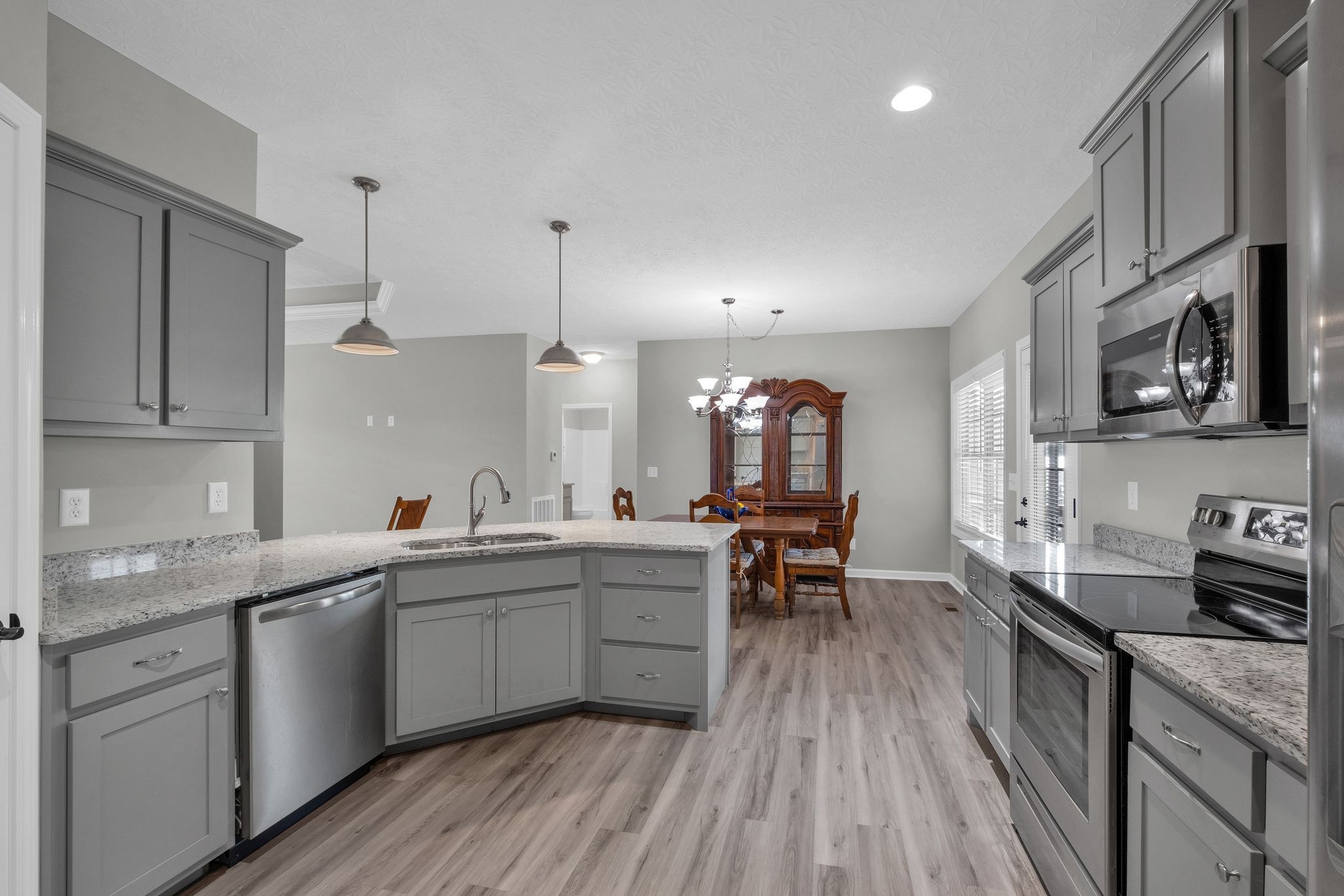 210 Hollow Tree Cir