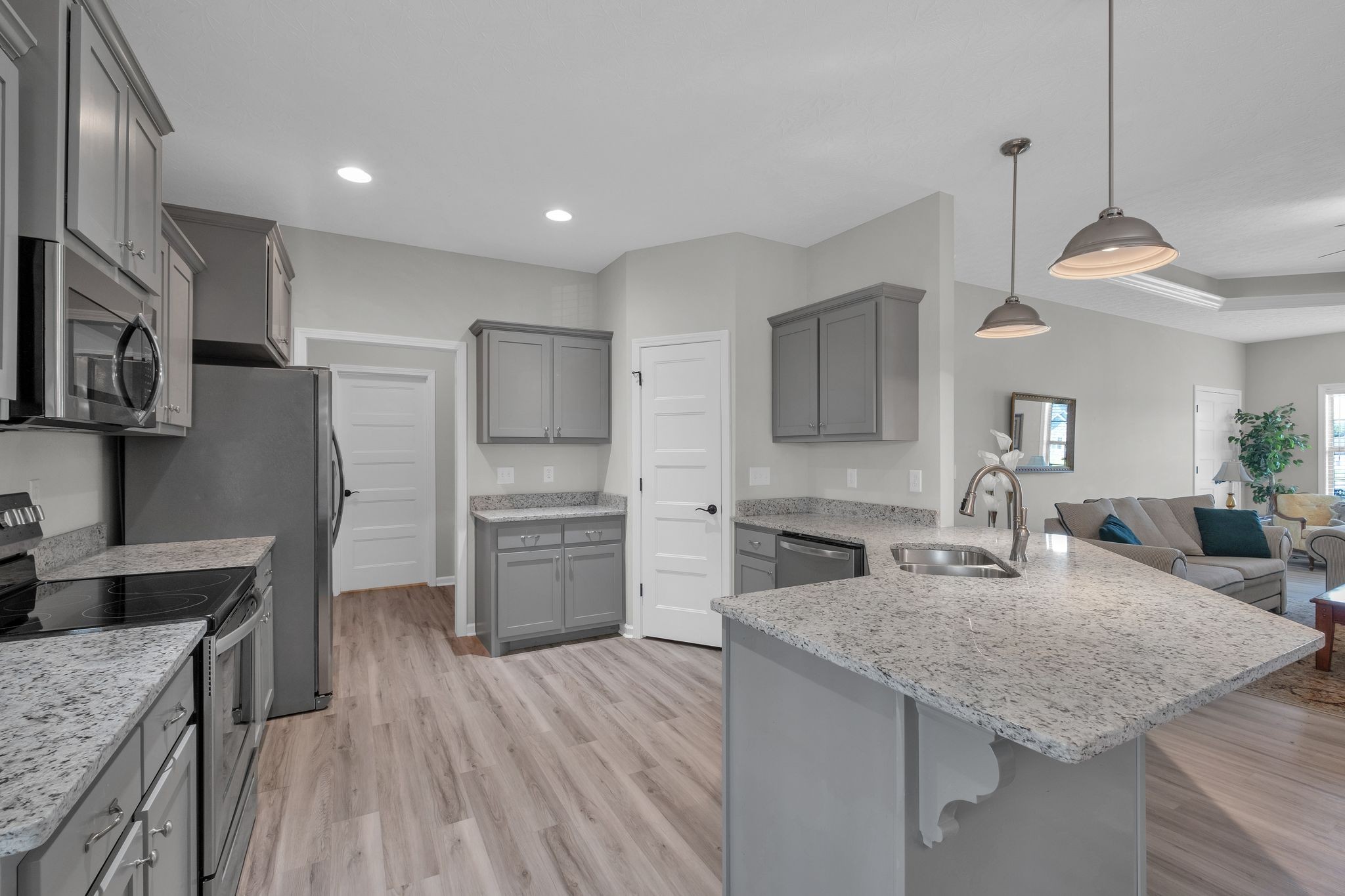 210 Hollow Tree Cir