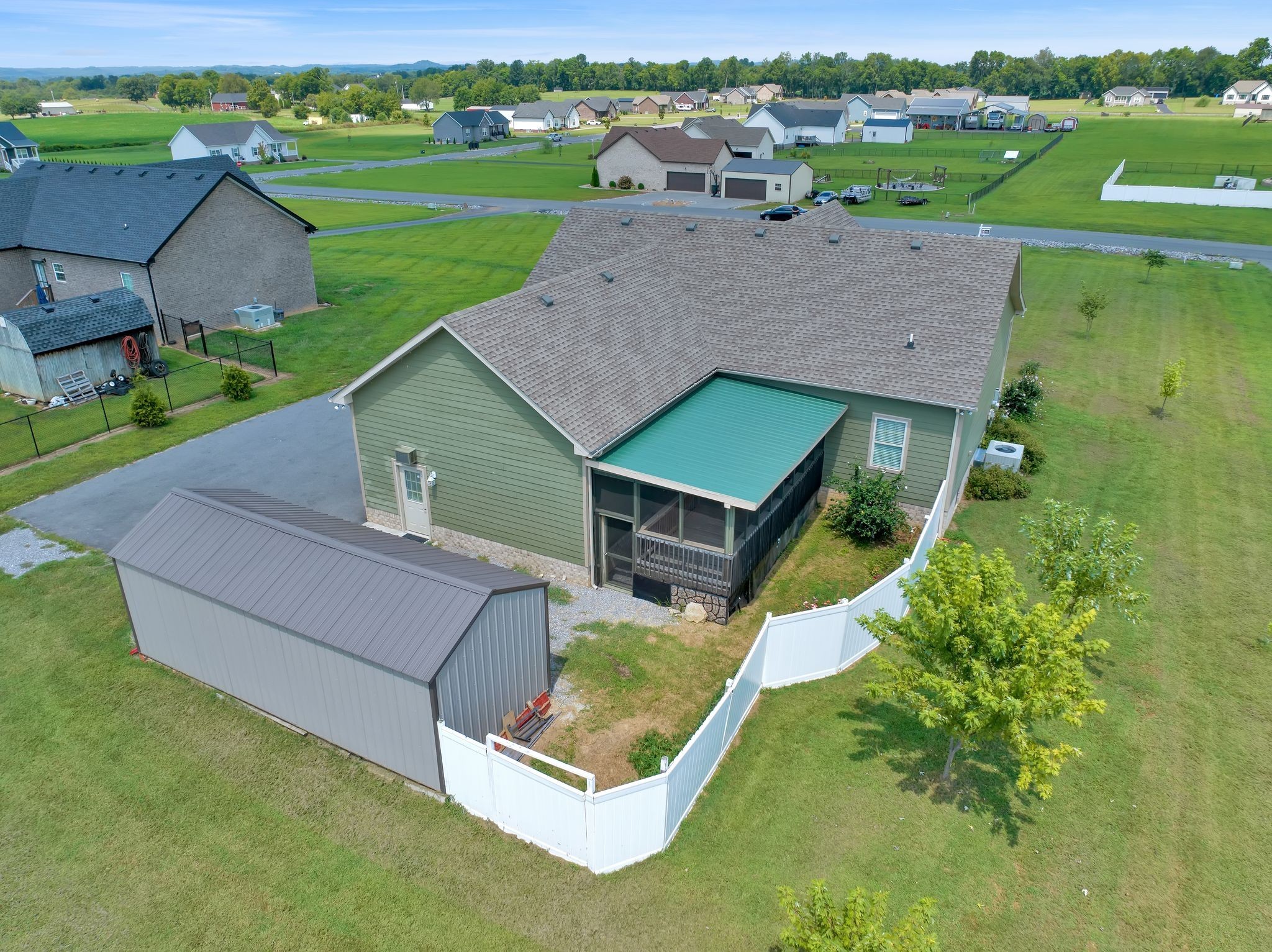 210 Hollow Tree Cir