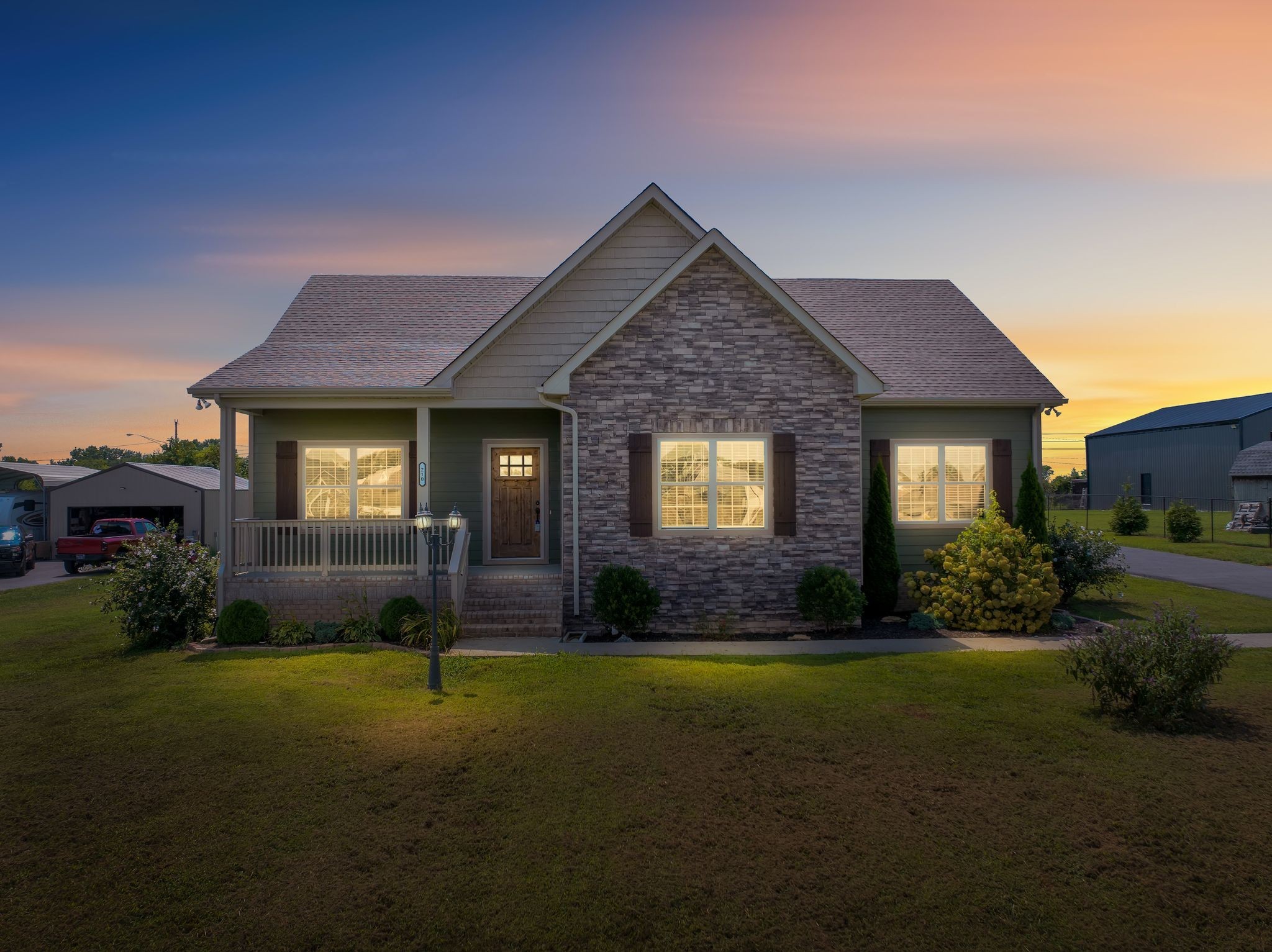 210 Hollow Tree Cir