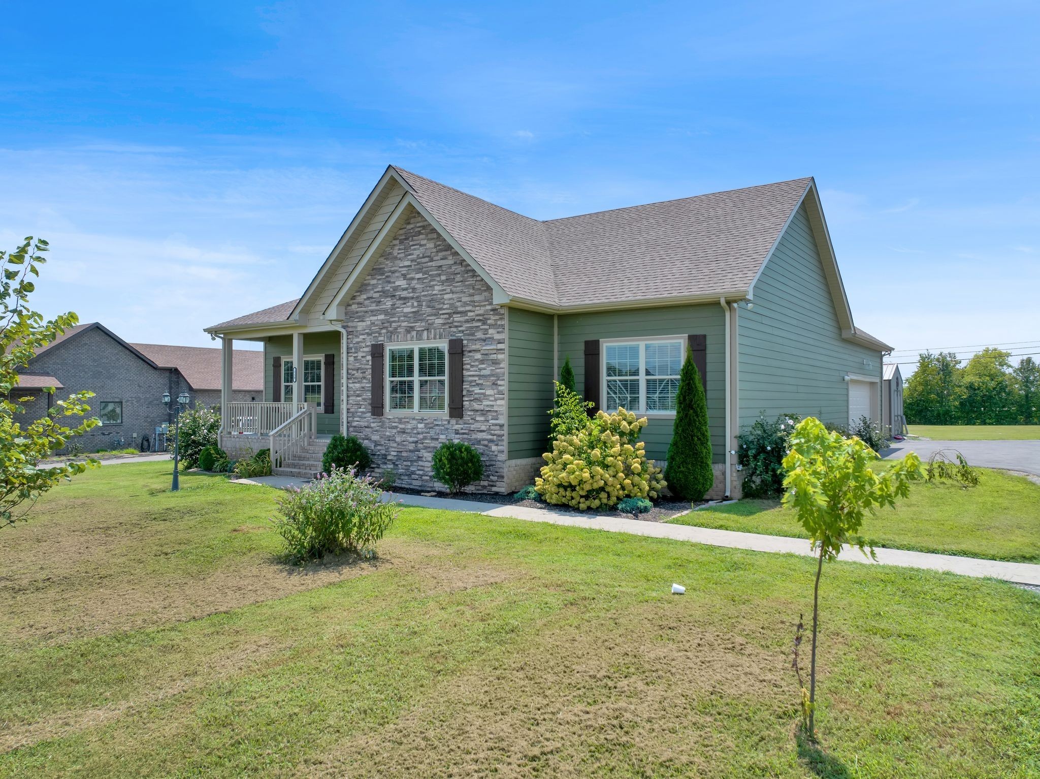 210 Hollow Tree Cir