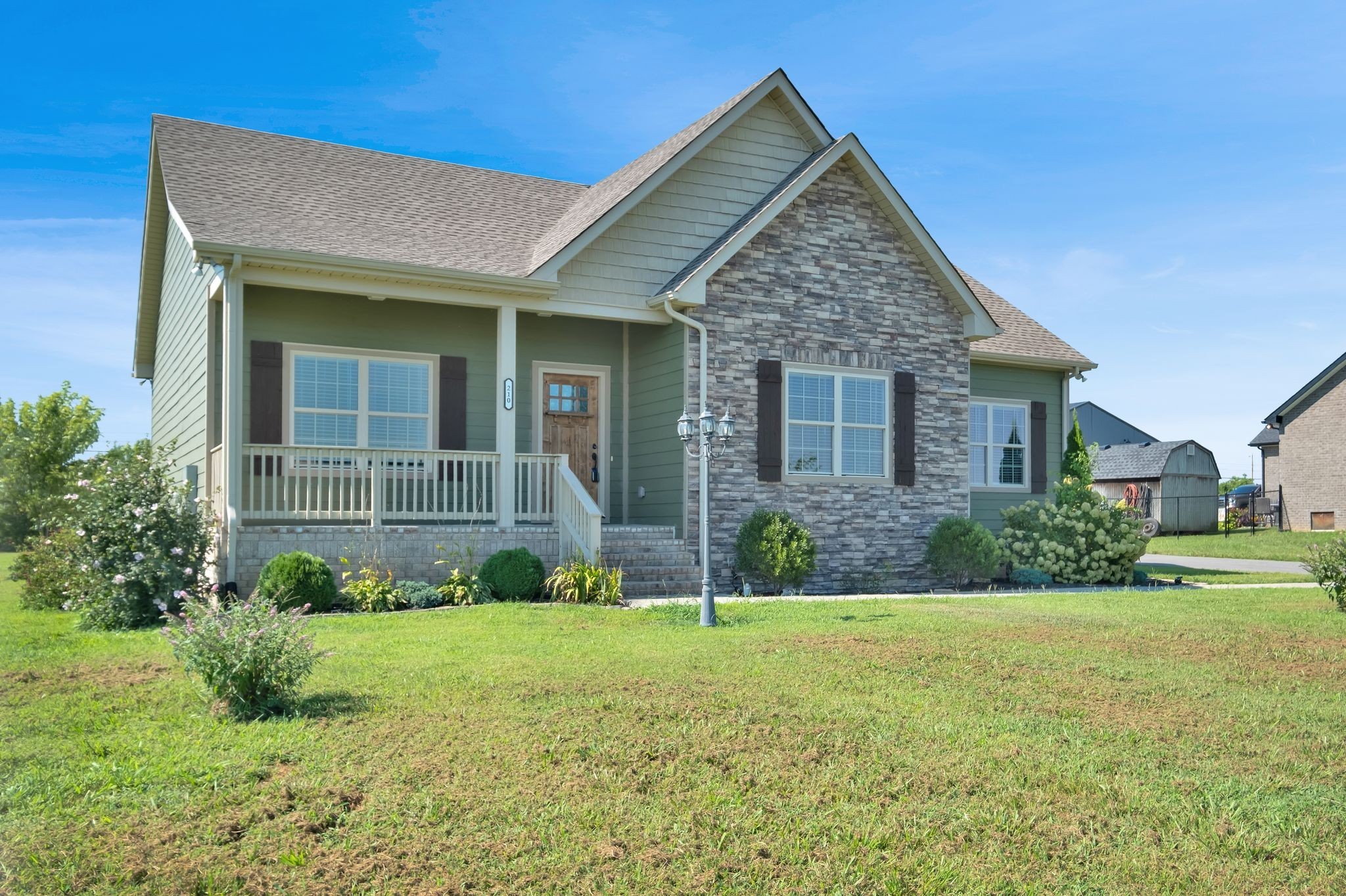 210 Hollow Tree Cir