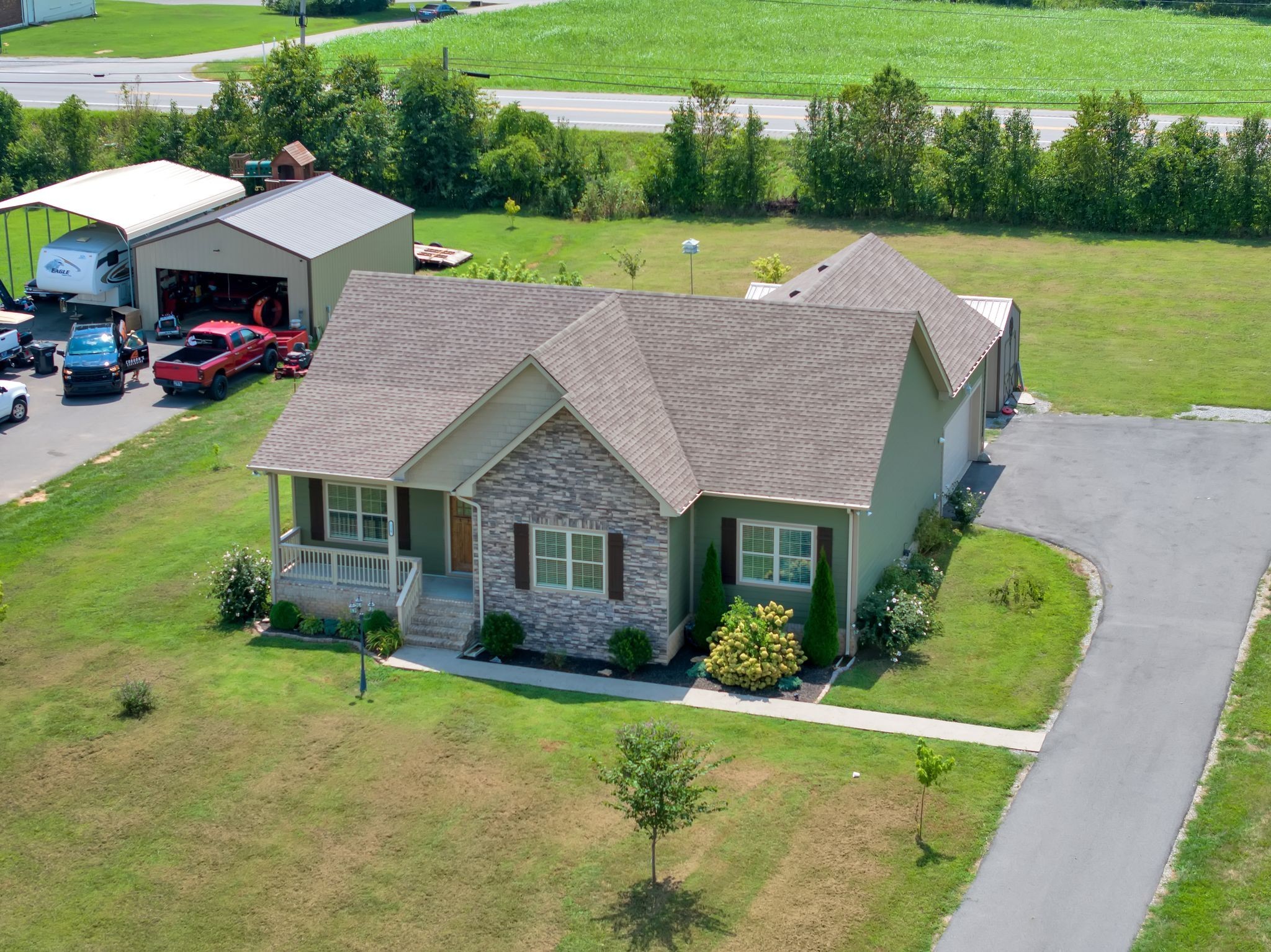 210 Hollow Tree Cir