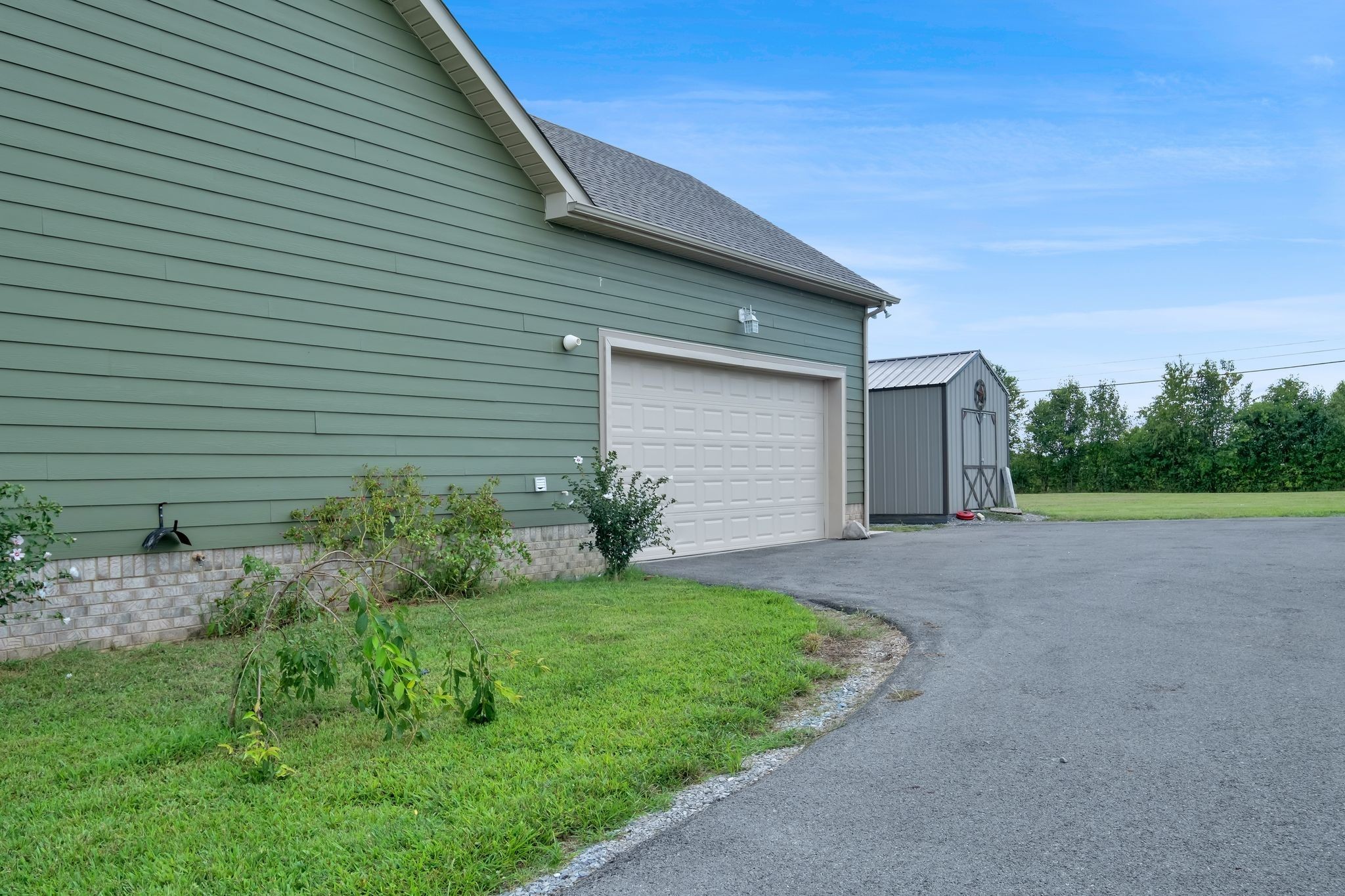 210 Hollow Tree Cir