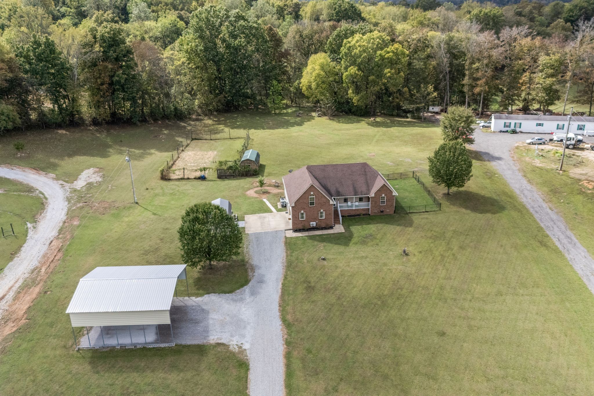 140 Robertson Ln