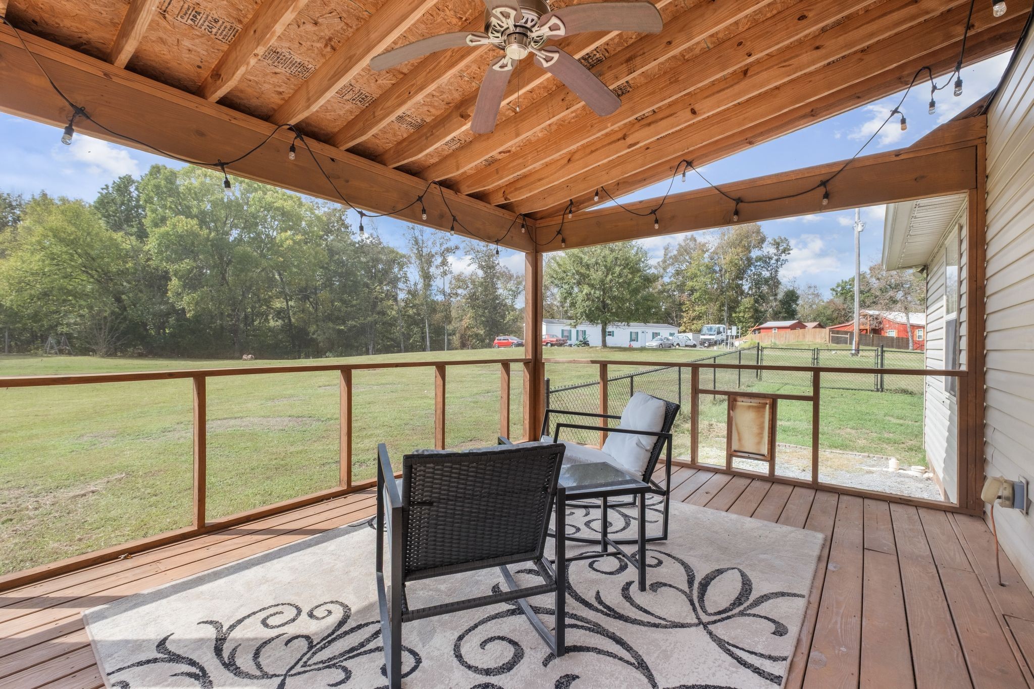 140 Robertson Ln