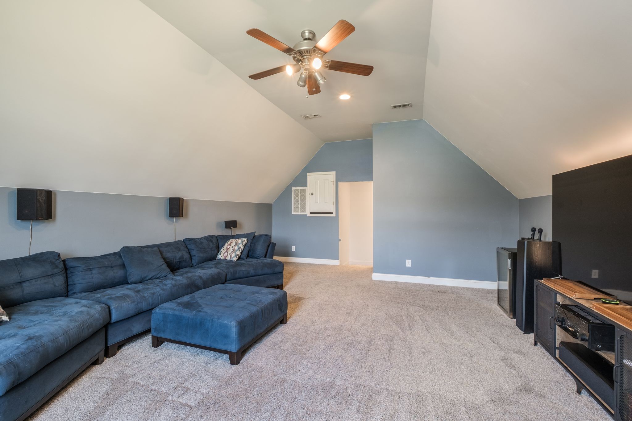 140 Robertson Ln