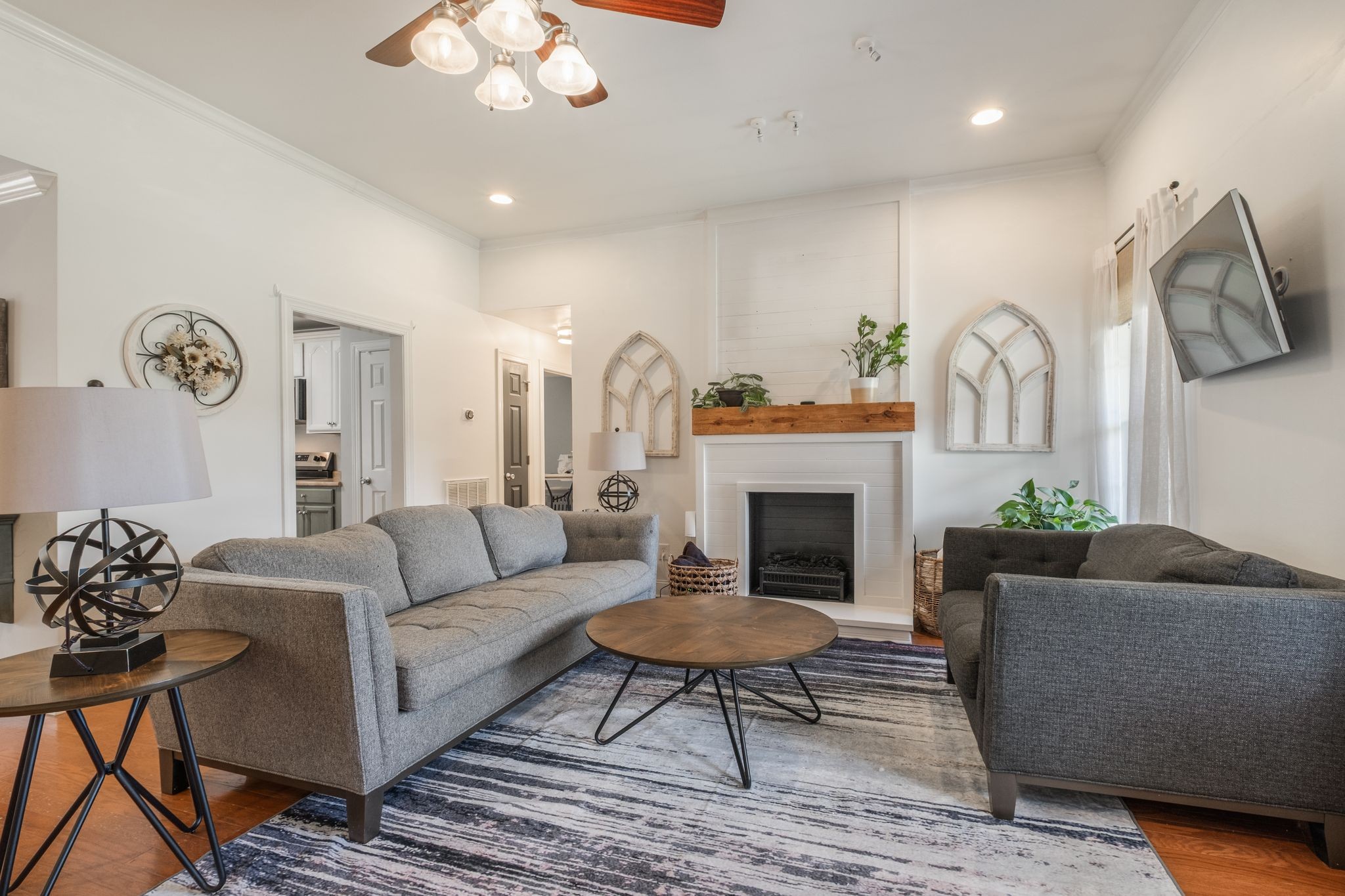 140 Robertson Ln