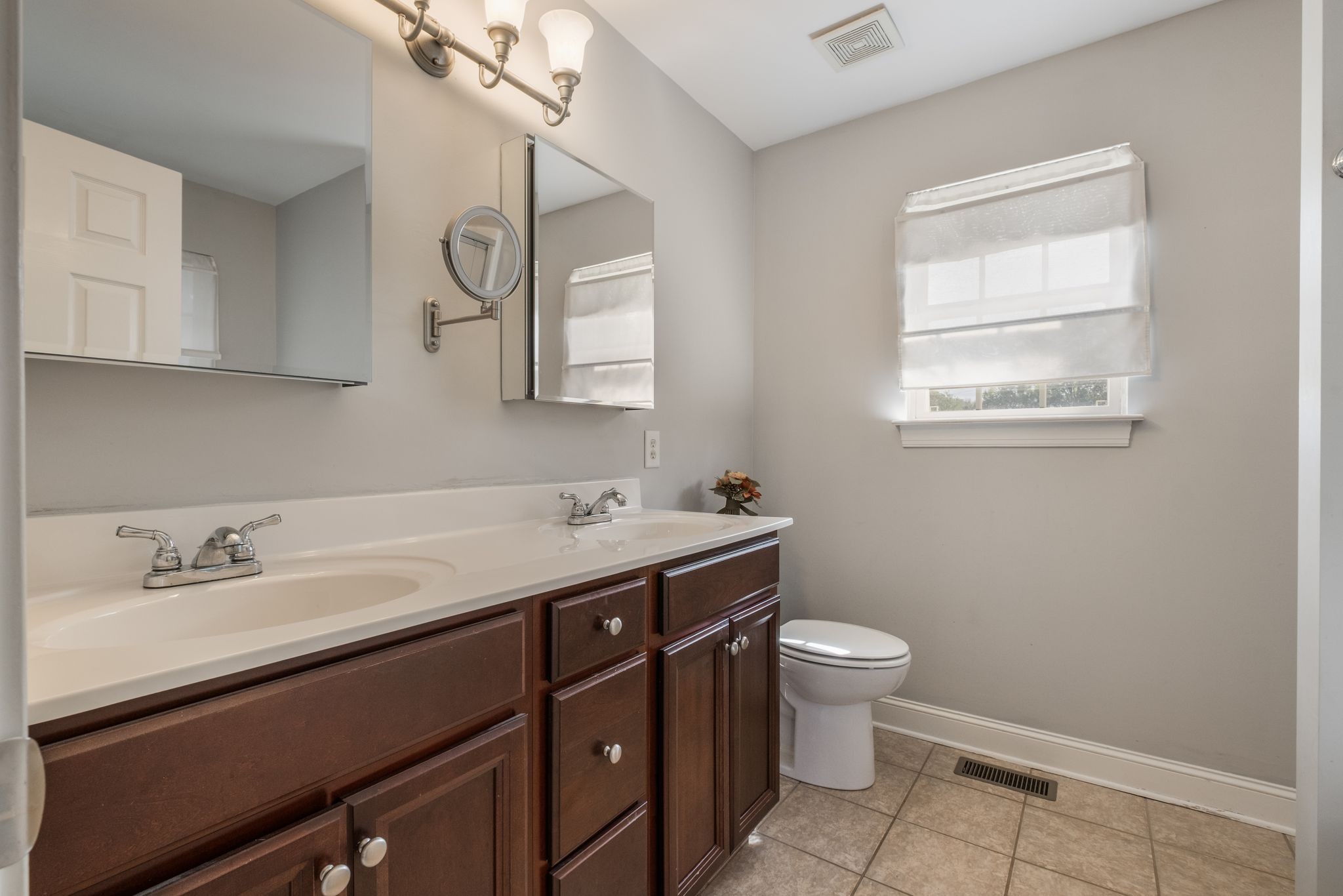 140 Robertson Ln