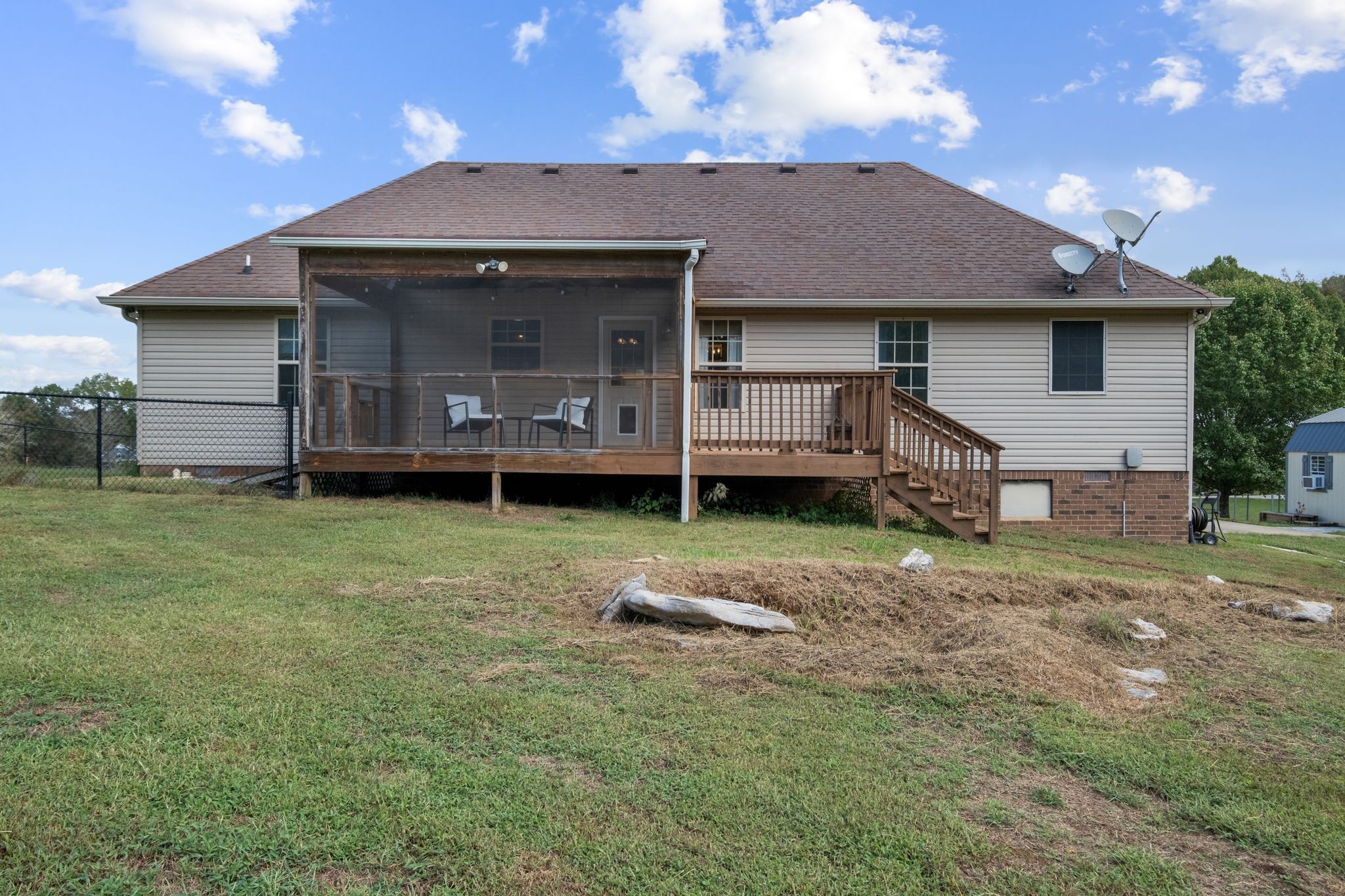 140 Robertson Ln