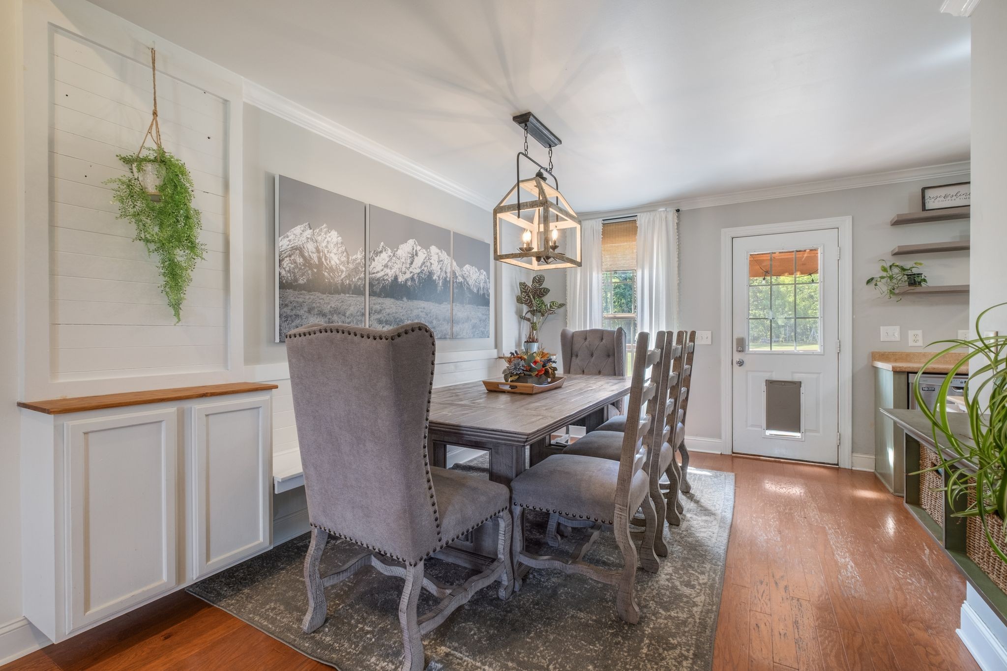 140 Robertson Ln