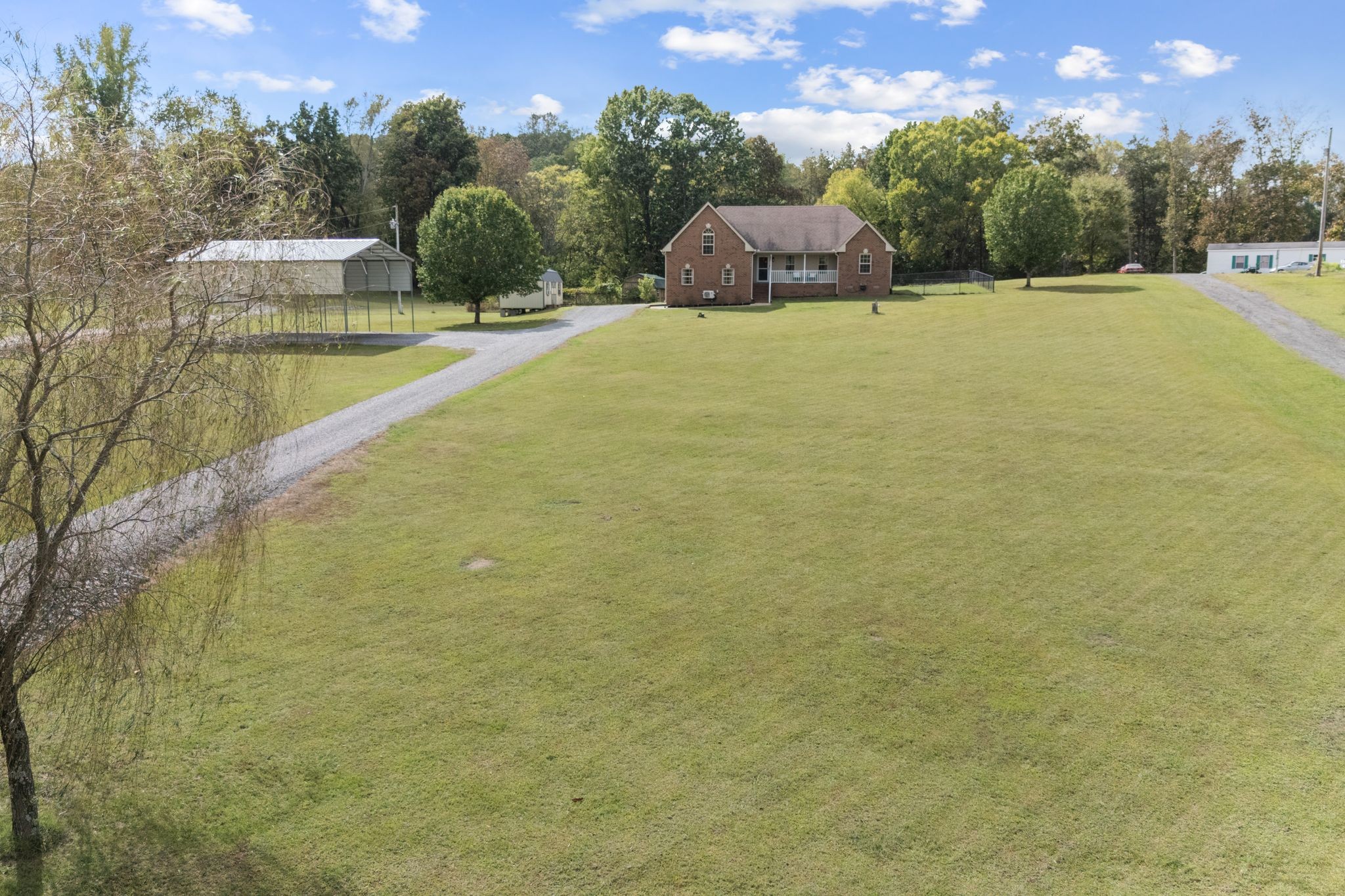 140 Robertson Ln