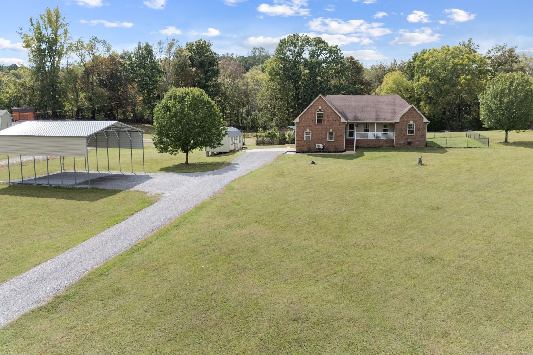 140 Robertson Ln