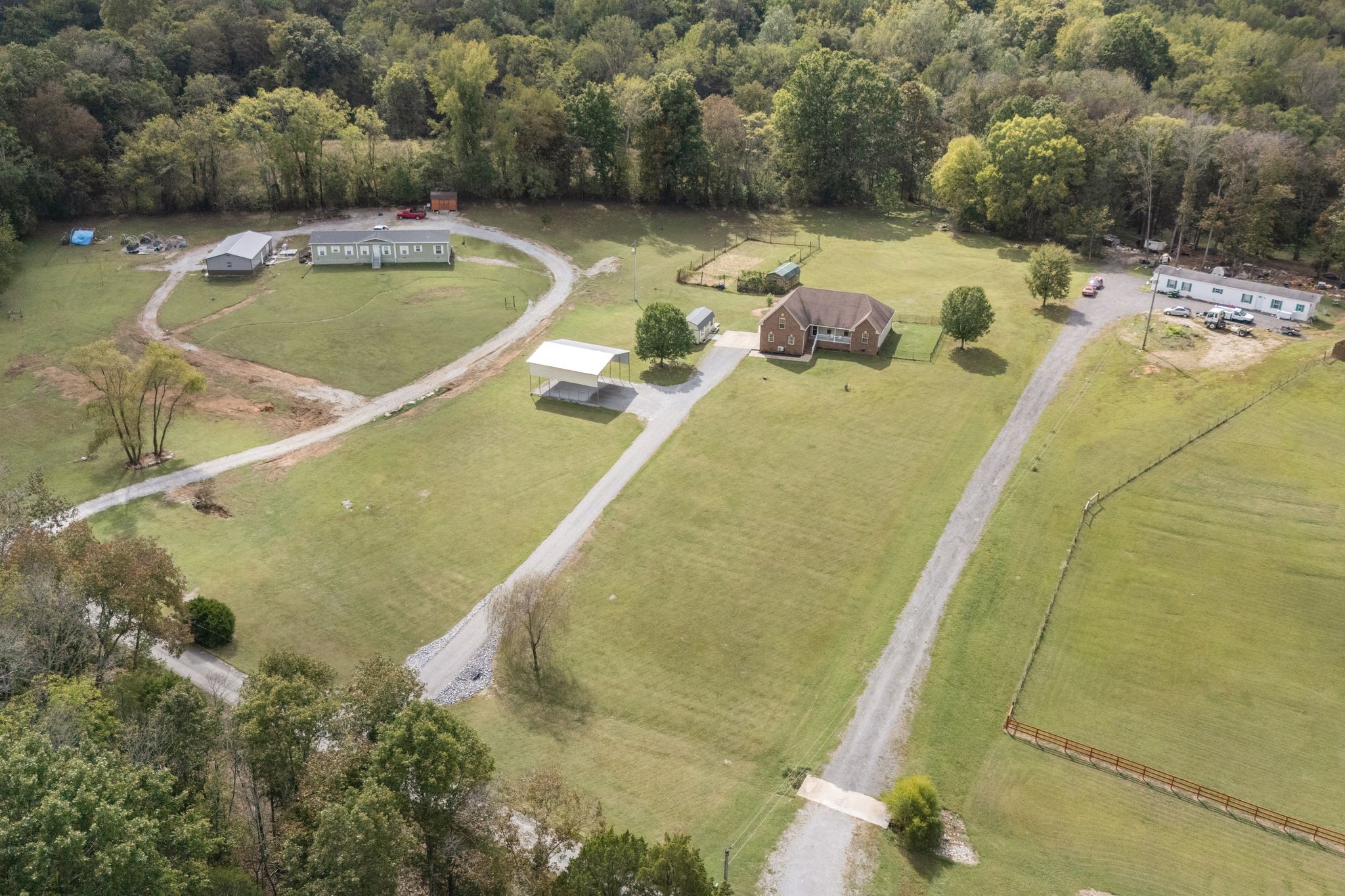 140 Robertson Ln