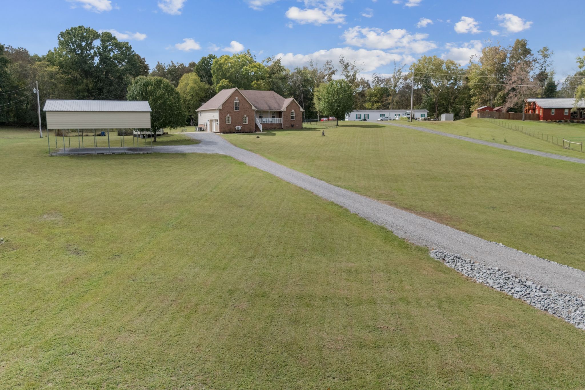 140 Robertson Ln
