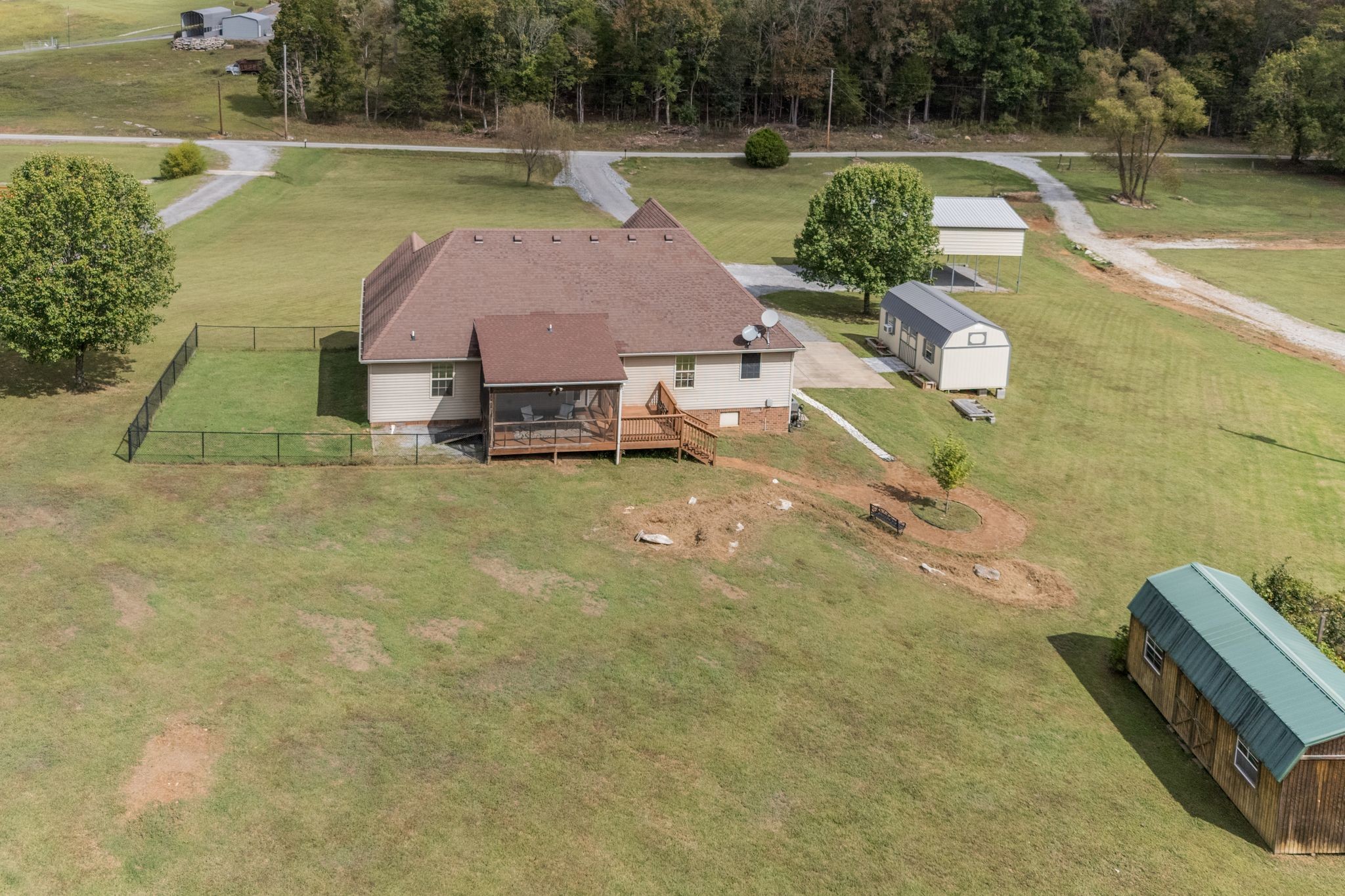140 Robertson Ln