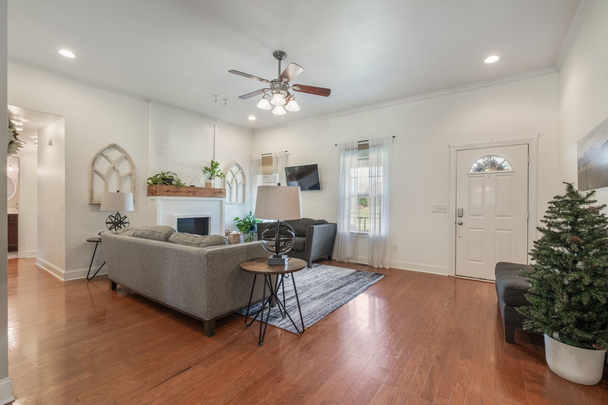 140 Robertson Ln