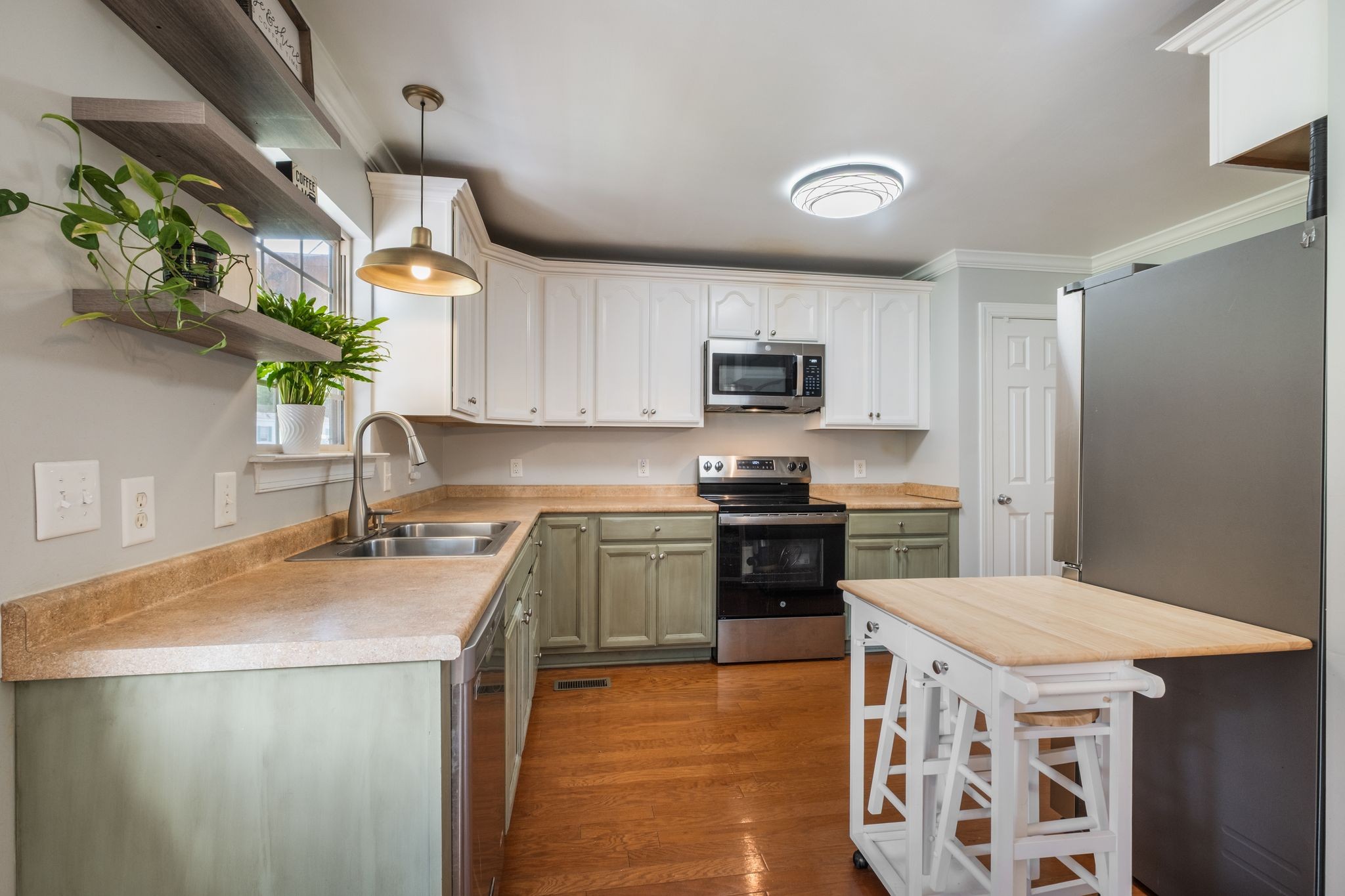 140 Robertson Ln