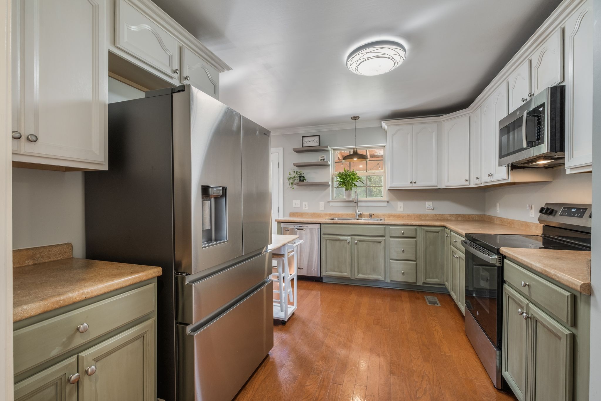 140 Robertson Ln